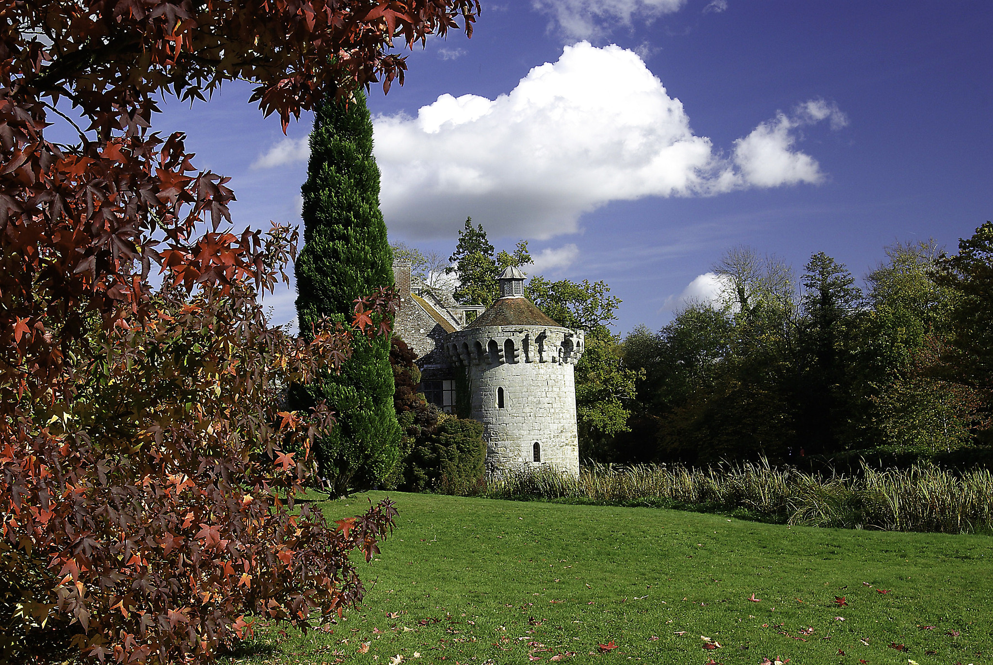 Samsung GX-10 sample photo. Scotney castle photography