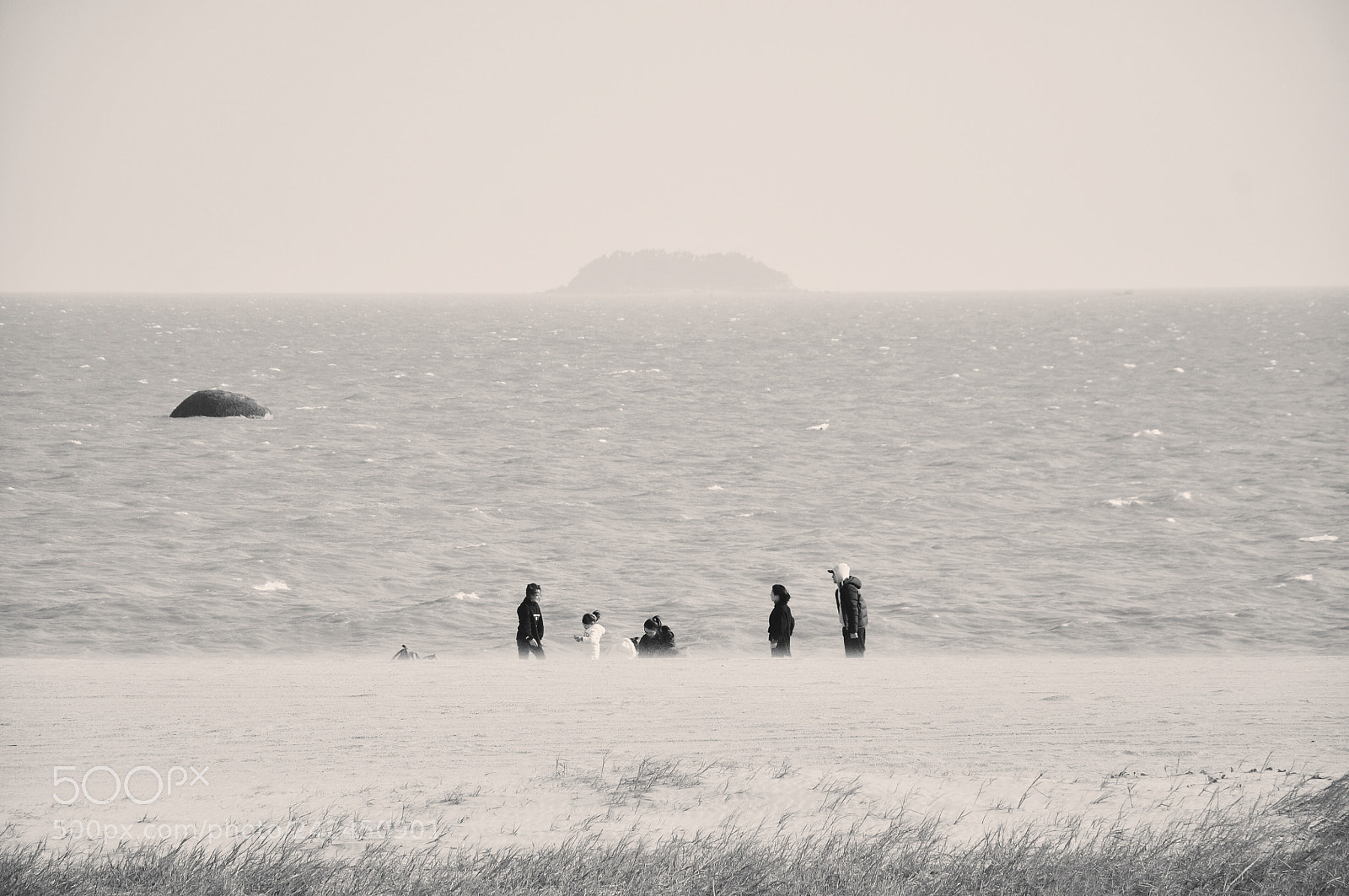 Nikon D90 sample photo. Family in the beach.sparing photography