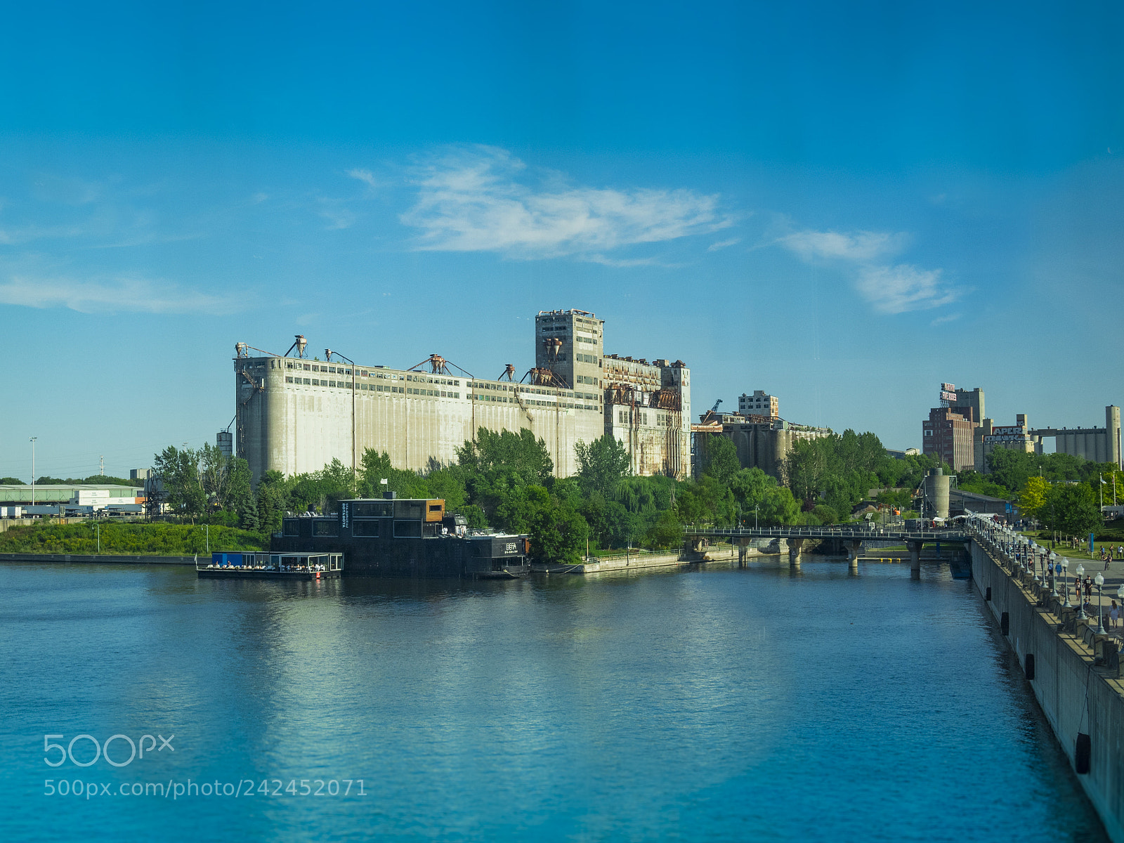 Olympus OM-D E-M1 sample photo. Old montreal in summer photography
