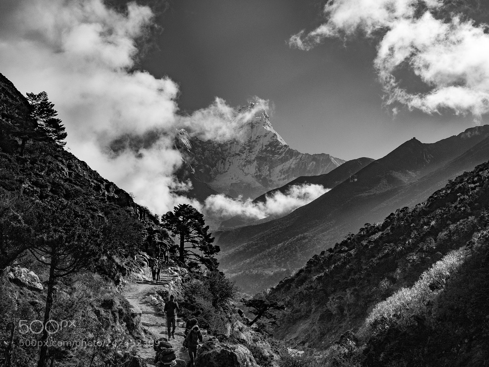 Panasonic Lumix DMC-GX7 sample photo. Trail to dengboche and photography