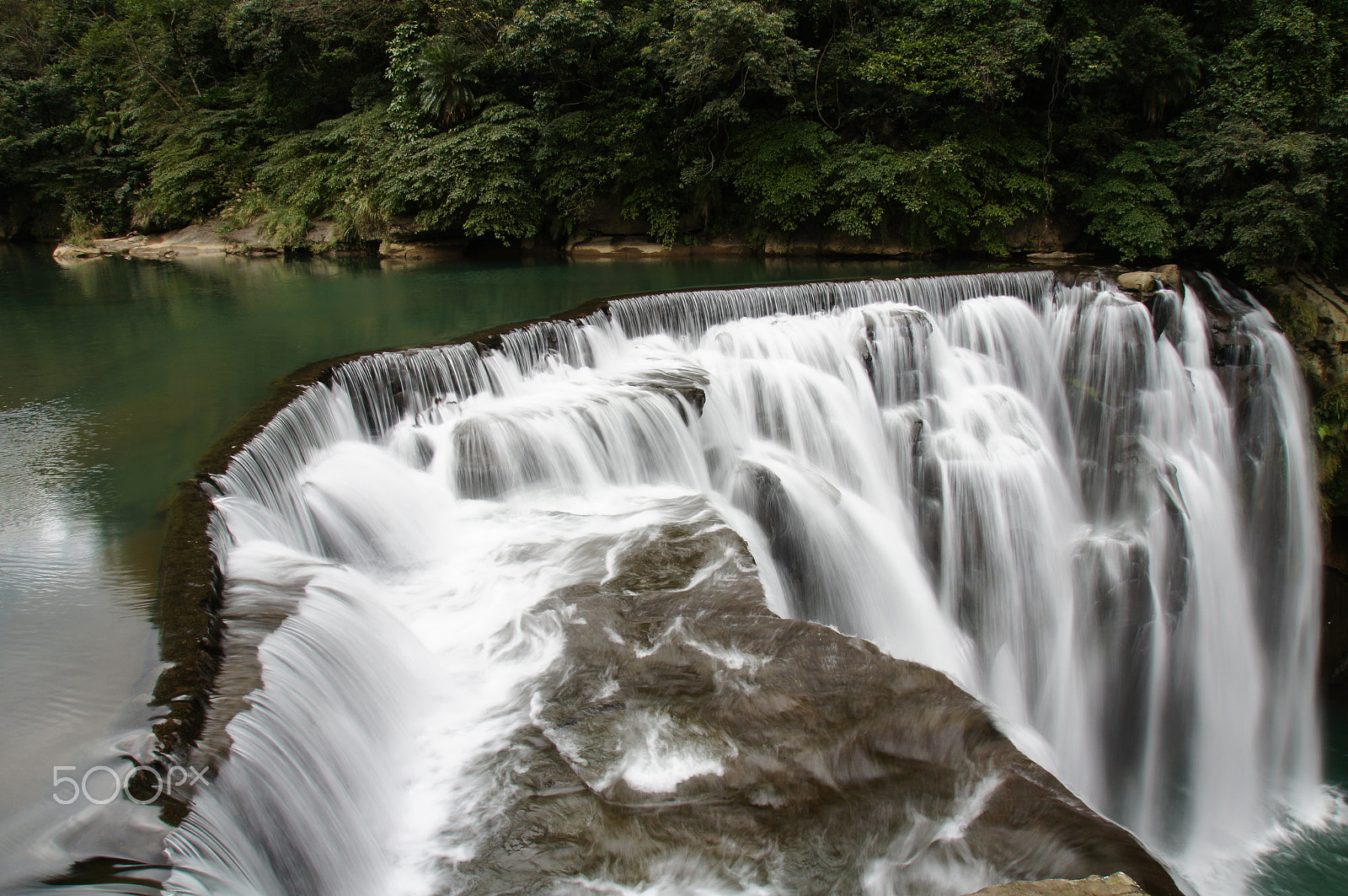 Sony SLT-A55 (SLT-A55V) + Sony DT 16-105mm F3.5-5.6 sample photo. Shifen waterfall photography