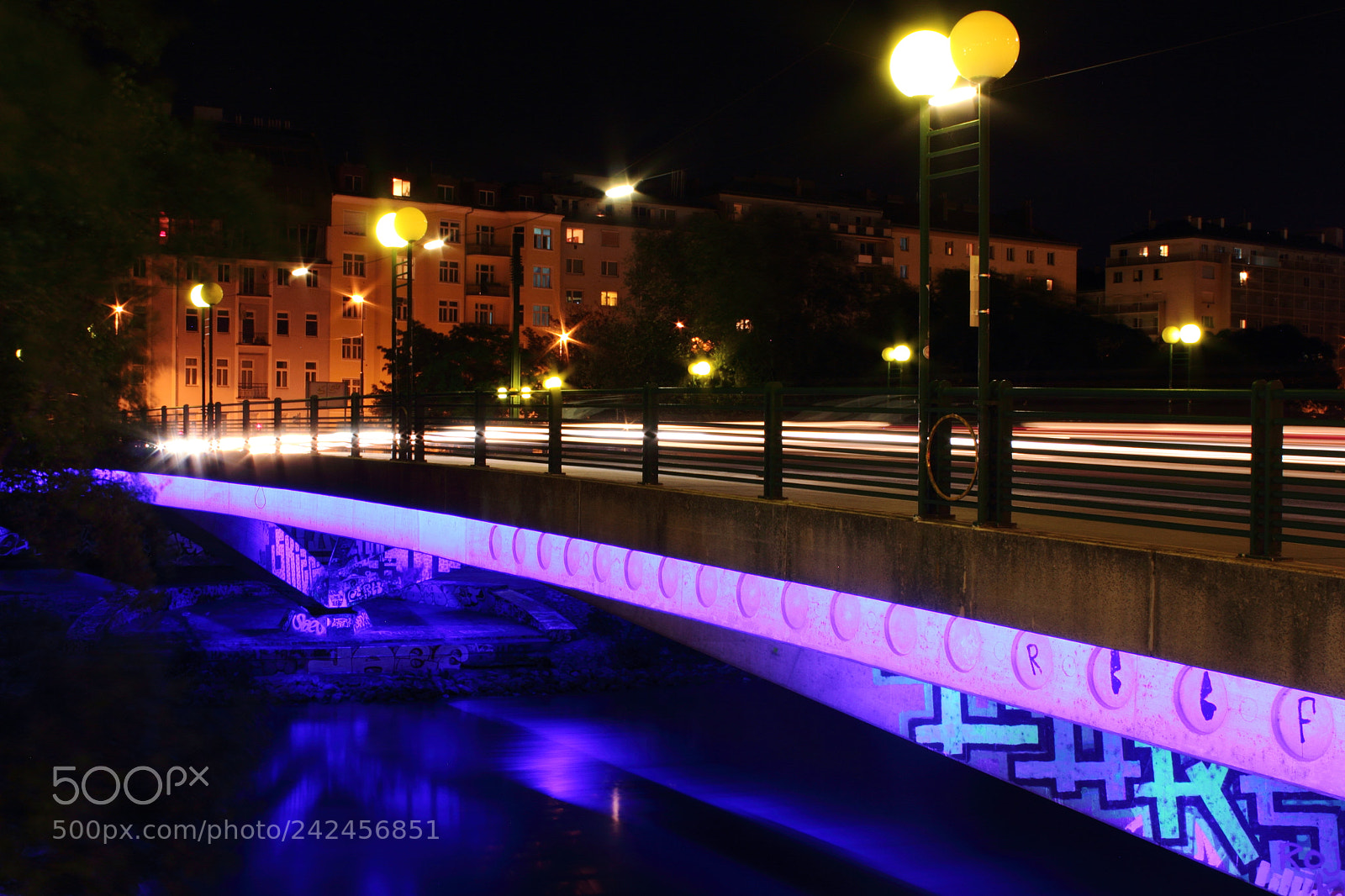 Canon EF-S 18-55mm F3.5-5.6 III sample photo. City lights in wien photography