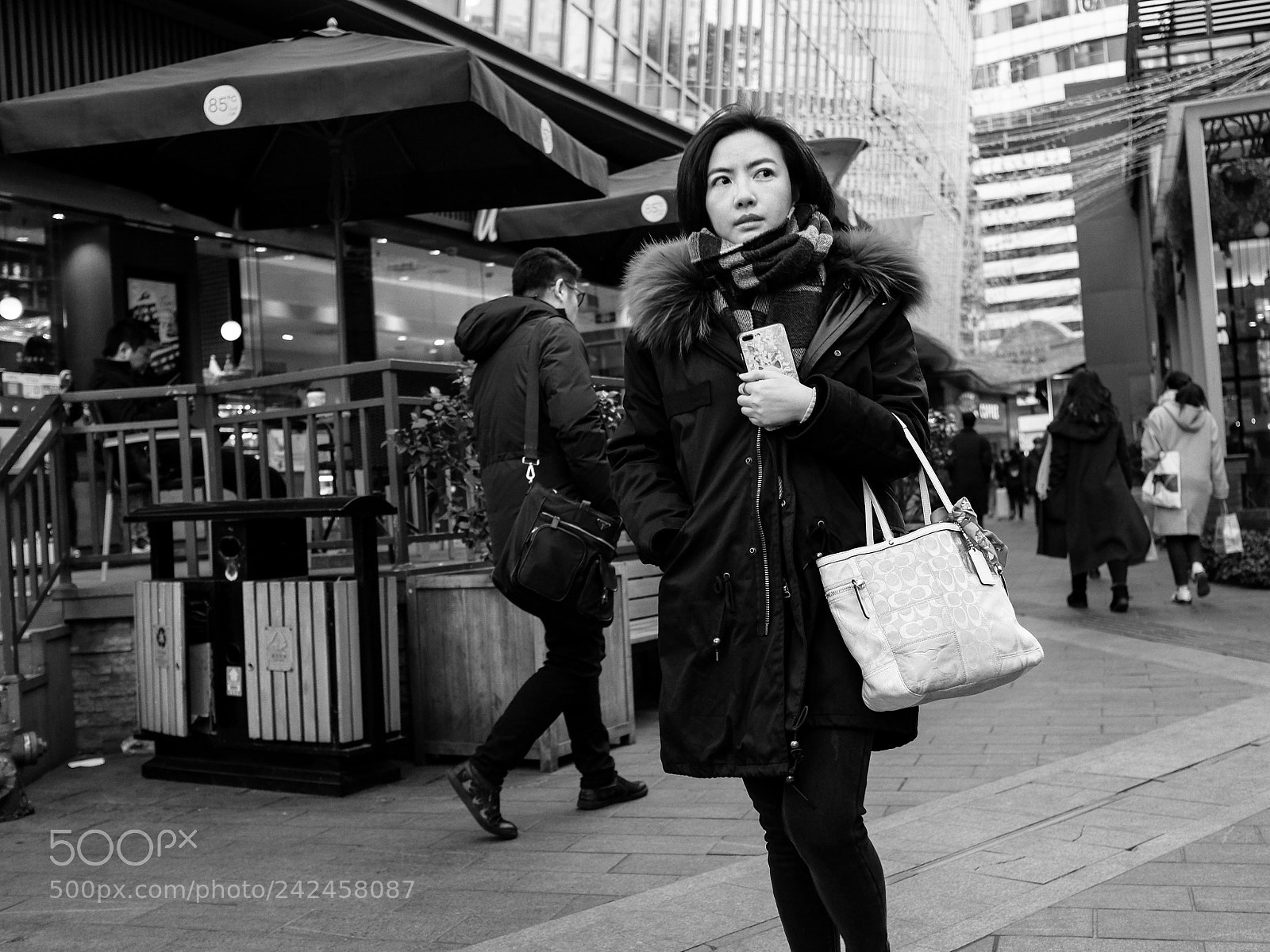 Fujifilm X100S sample photo. Lady in black photography