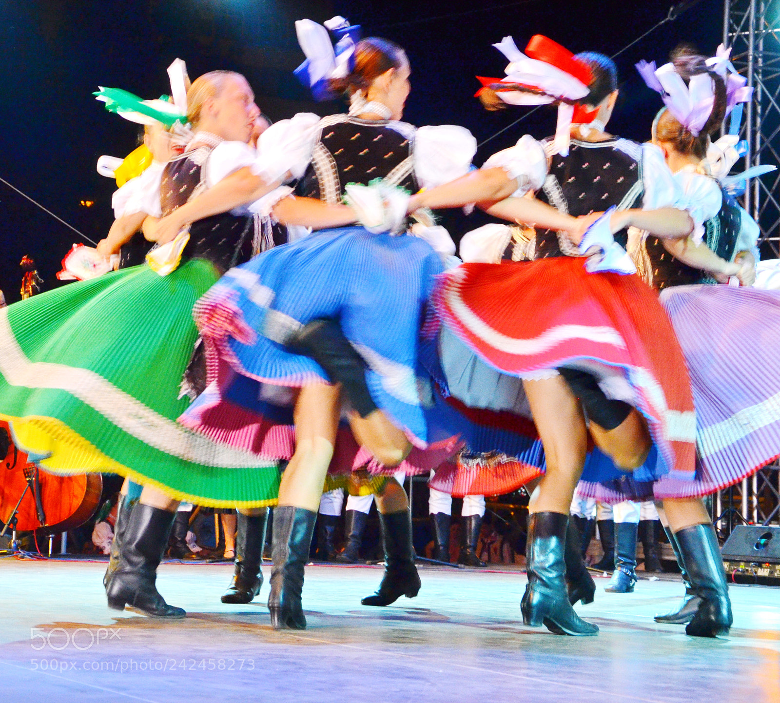 Nikon D5100 sample photo. Slovaki girls dancing photography