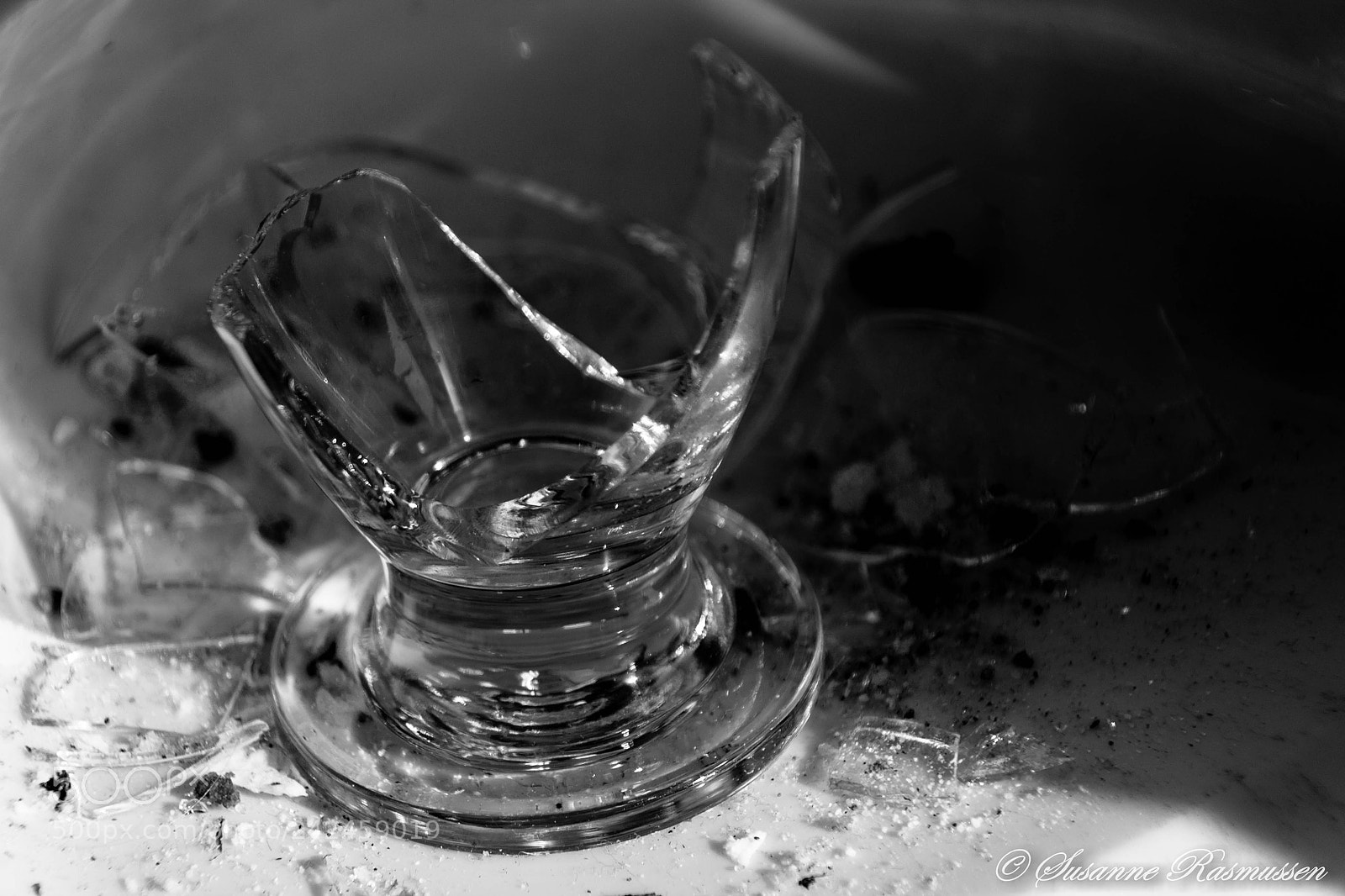Canon EOS 1100D (EOS Rebel T3 / EOS Kiss X50) sample photo. Broken glass photography