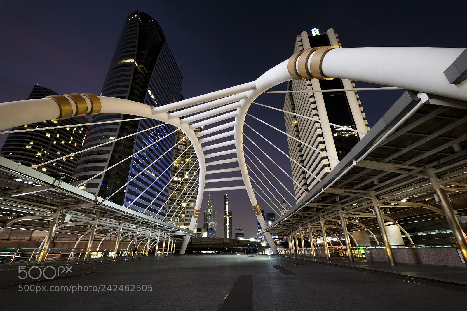 Fujifilm X-T1 sample photo. Sathorn square photography