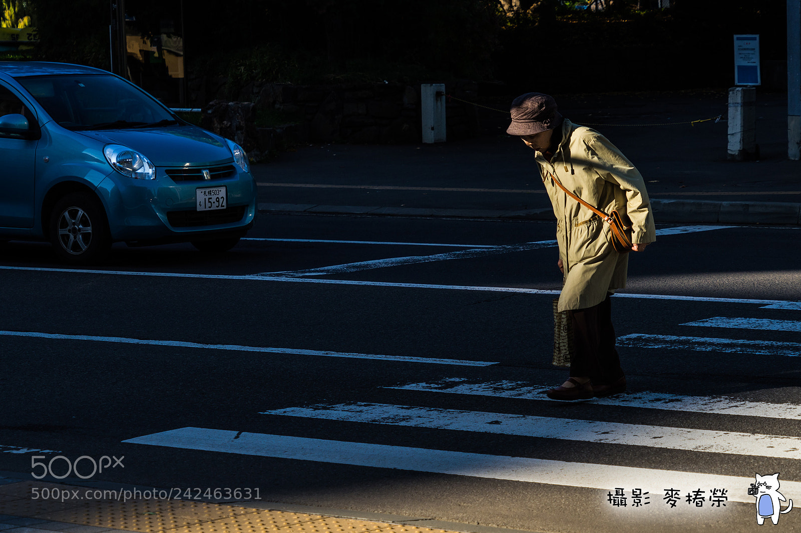 Sony a7 II sample photo. Old woman crossing road photography