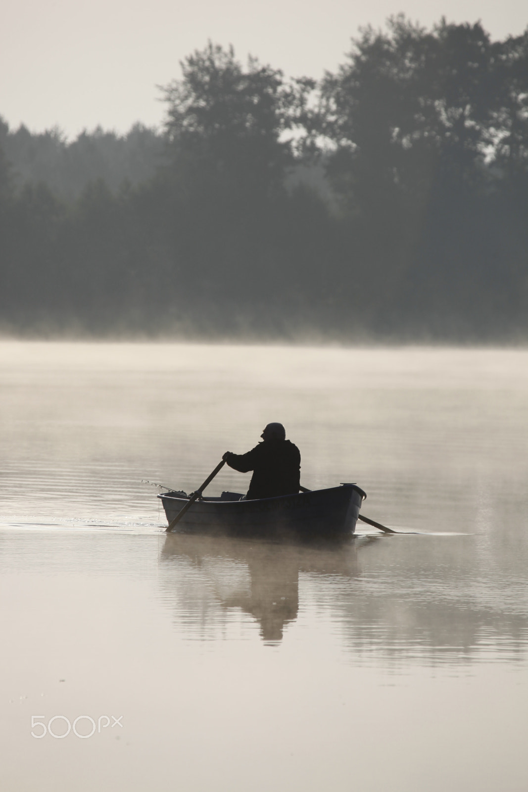 Canon EF 100-400mm F4.5-5.6L IS USM sample photo. Man rowing in the mist photography