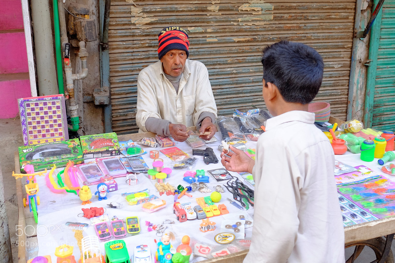 Fujifilm X-E2 sample photo. Buying toys photography