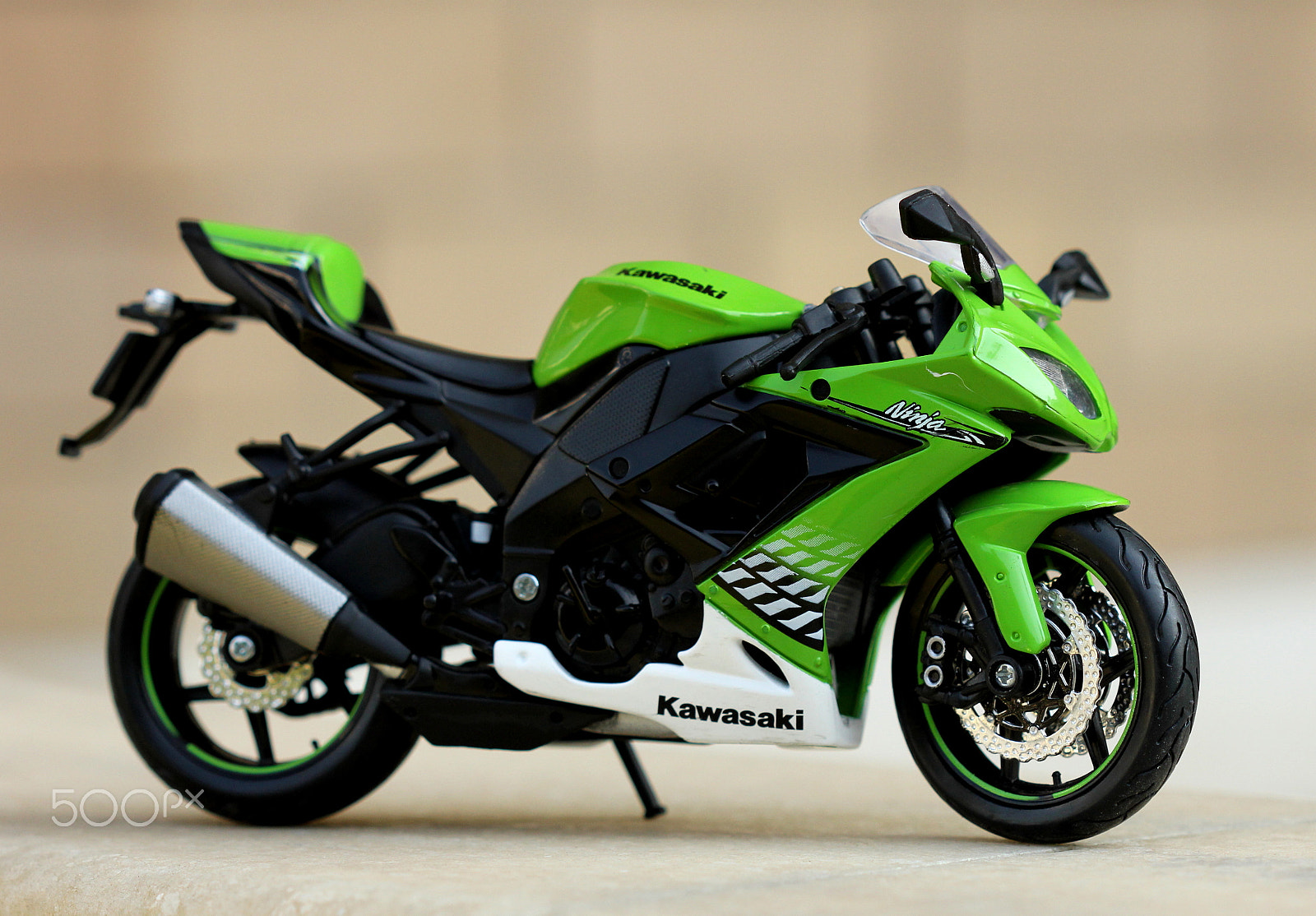 Canon EF 100mm F2.8 Macro USM sample photo. Green monster photography