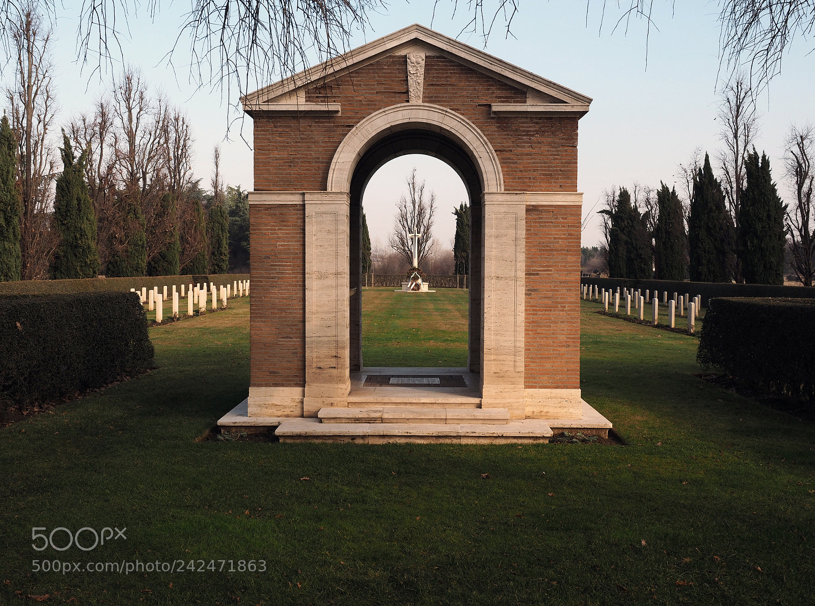 Olympus OM-D E-M5 II sample photo. Cimitero polacco - veduta photography