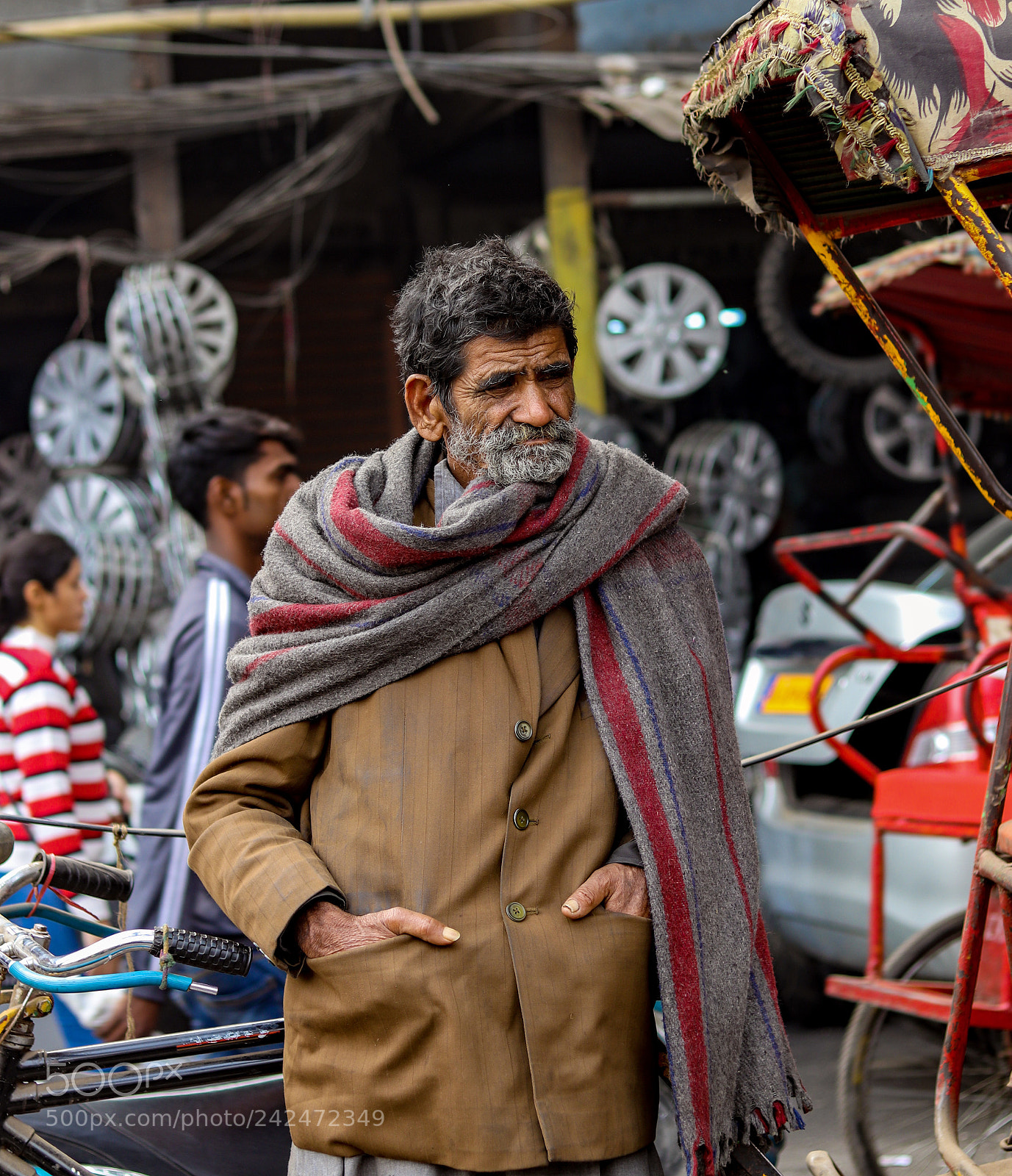 Canon EOS 77D (EOS 9000D / EOS 770D) sample photo. Busy street photography