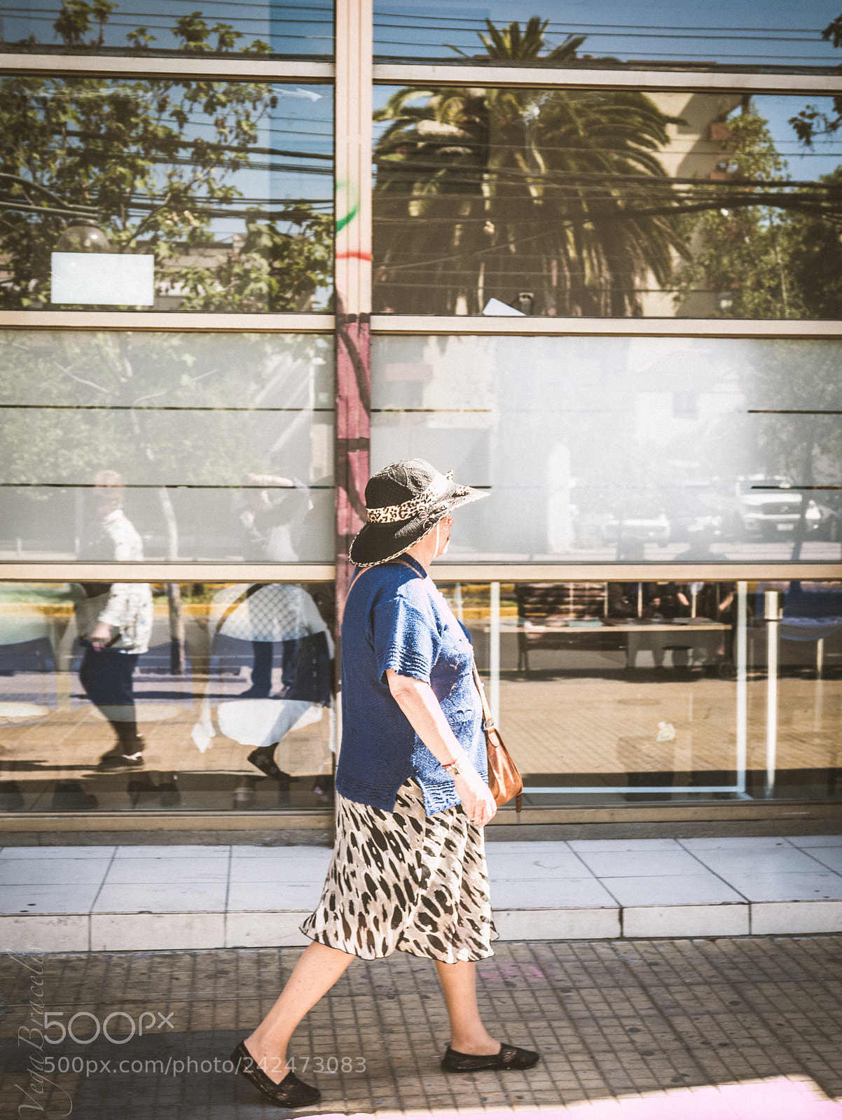 Leica D-Lux (Typ 109) sample photo. Lady with hat photography