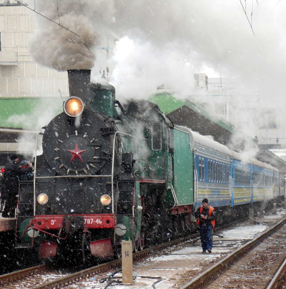 Samsung WB110/  WB111 sample photo. Winter train photography