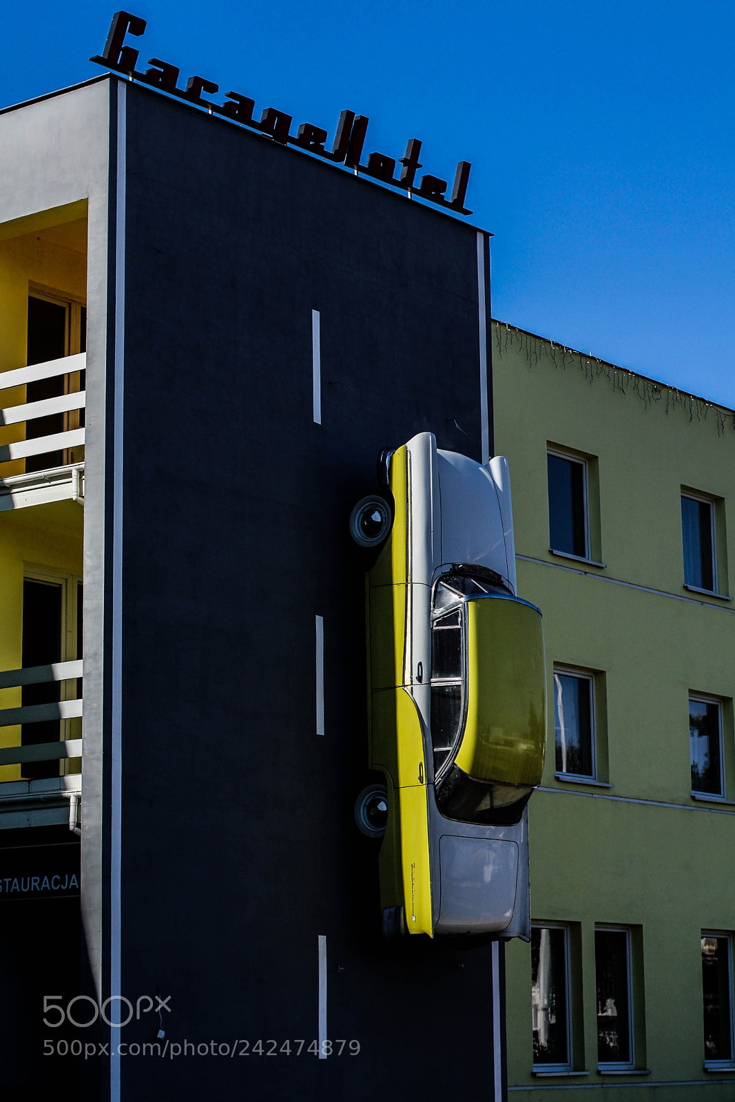 Canon EOS 650D (EOS Rebel T4i / EOS Kiss X6i) sample photo. Car on the wall' 16 photography