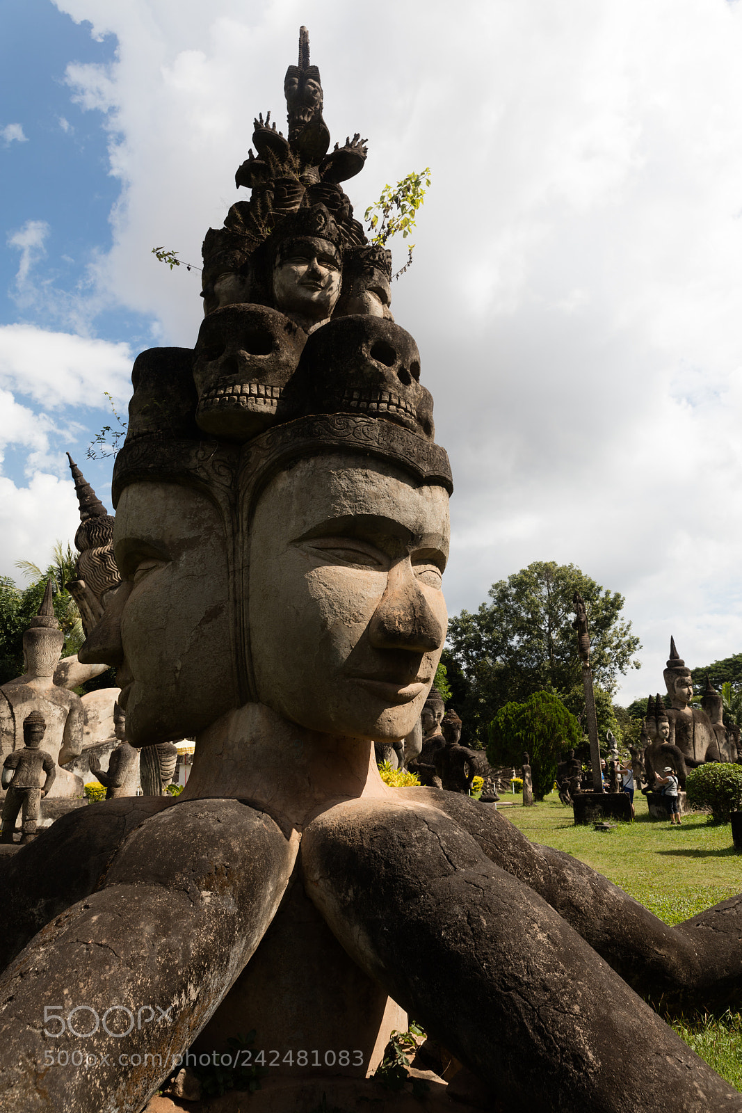 Canon EOS 5DS R sample photo. Wat xieng khuan buddha photography