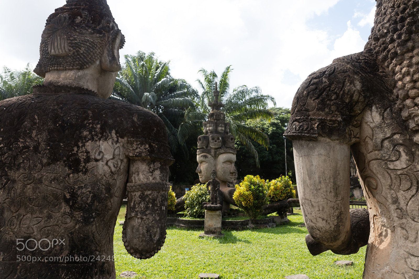 Canon EOS 5DS R sample photo. Wat xieng khuan buddha photography