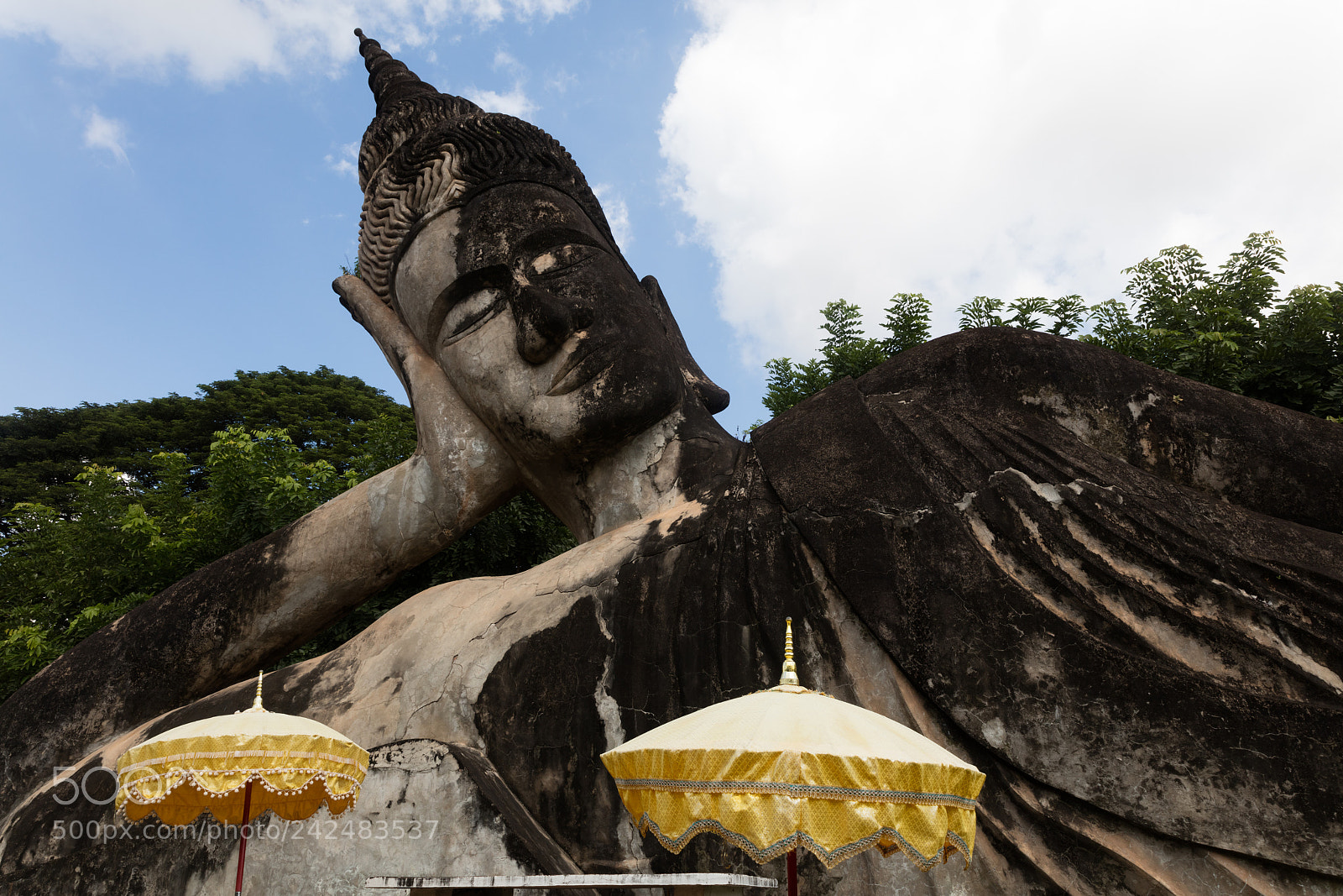 Canon EOS 5DS R sample photo. Wat xieng khuan buddha photography