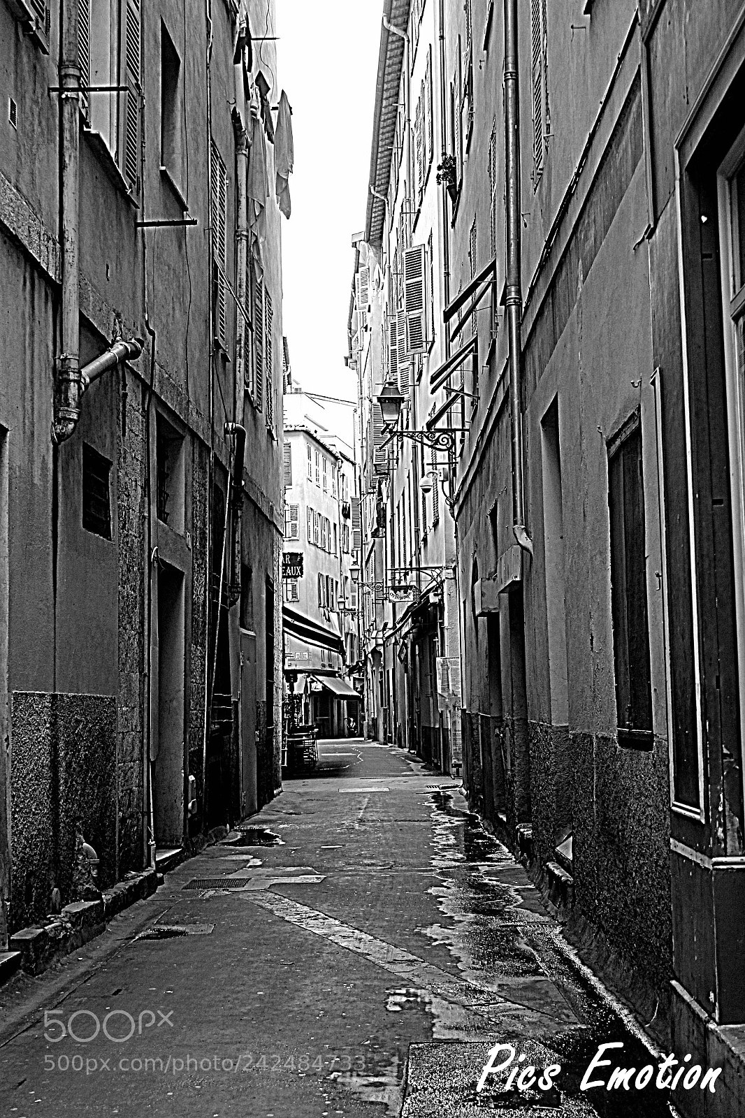 Canon EOS 550D (EOS Rebel T2i / EOS Kiss X4) sample photo. Old city, nice cote photography