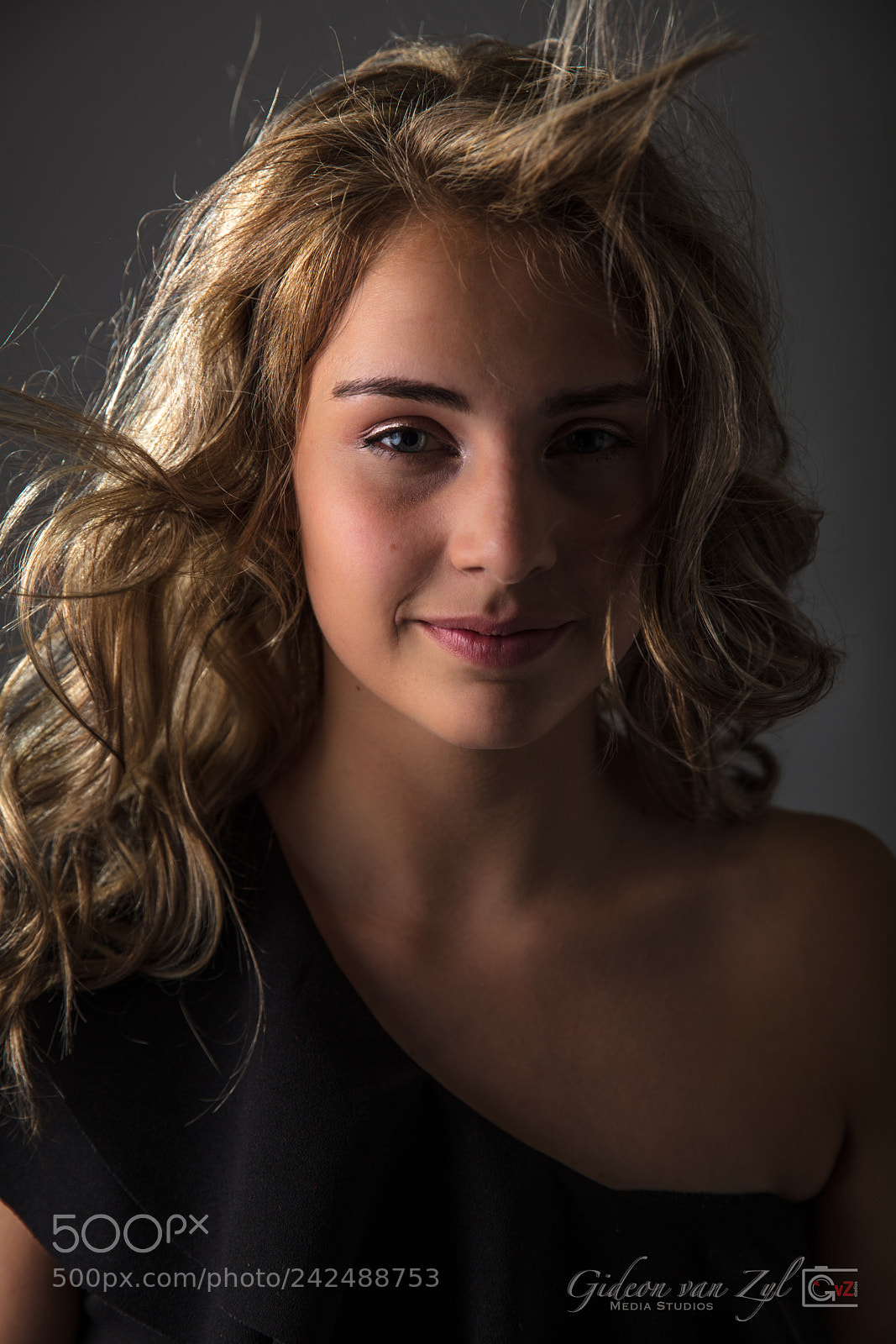 Canon EOS 5DS sample photo. Lerisca in the studio photography