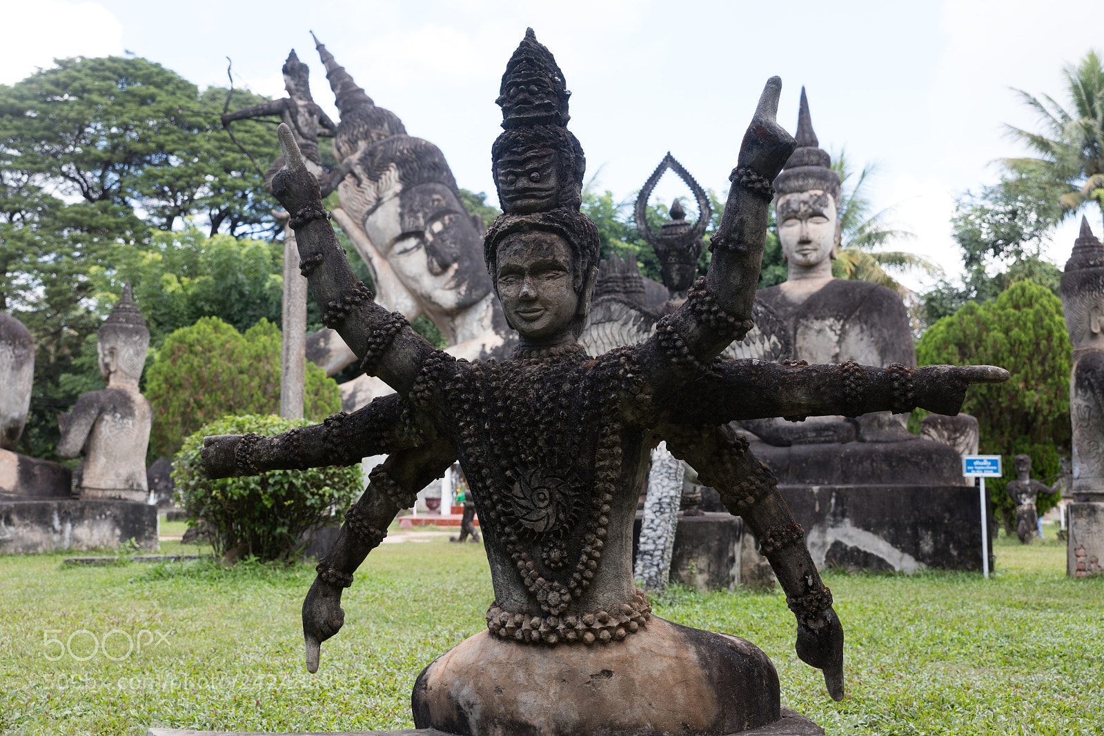 Canon EOS 5DS R sample photo. Wat xieng khuan buddha photography
