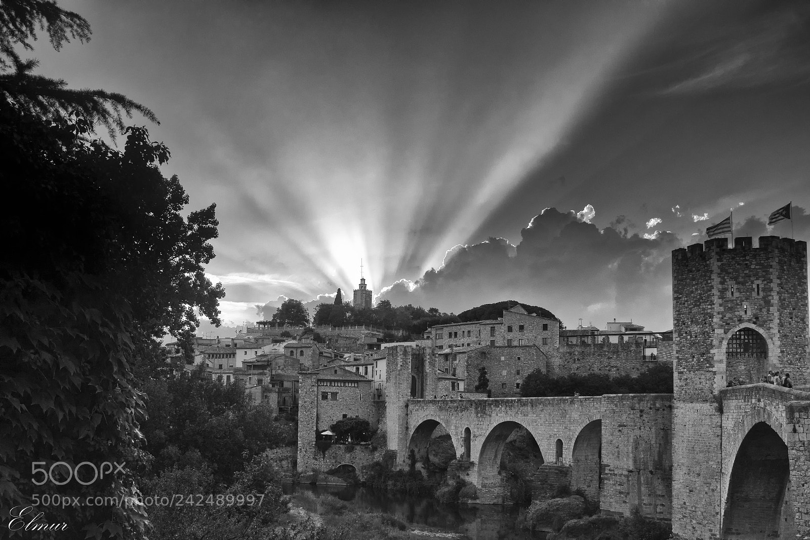 Canon EOS 7D Mark II sample photo. Pople de besalú (girona) photography