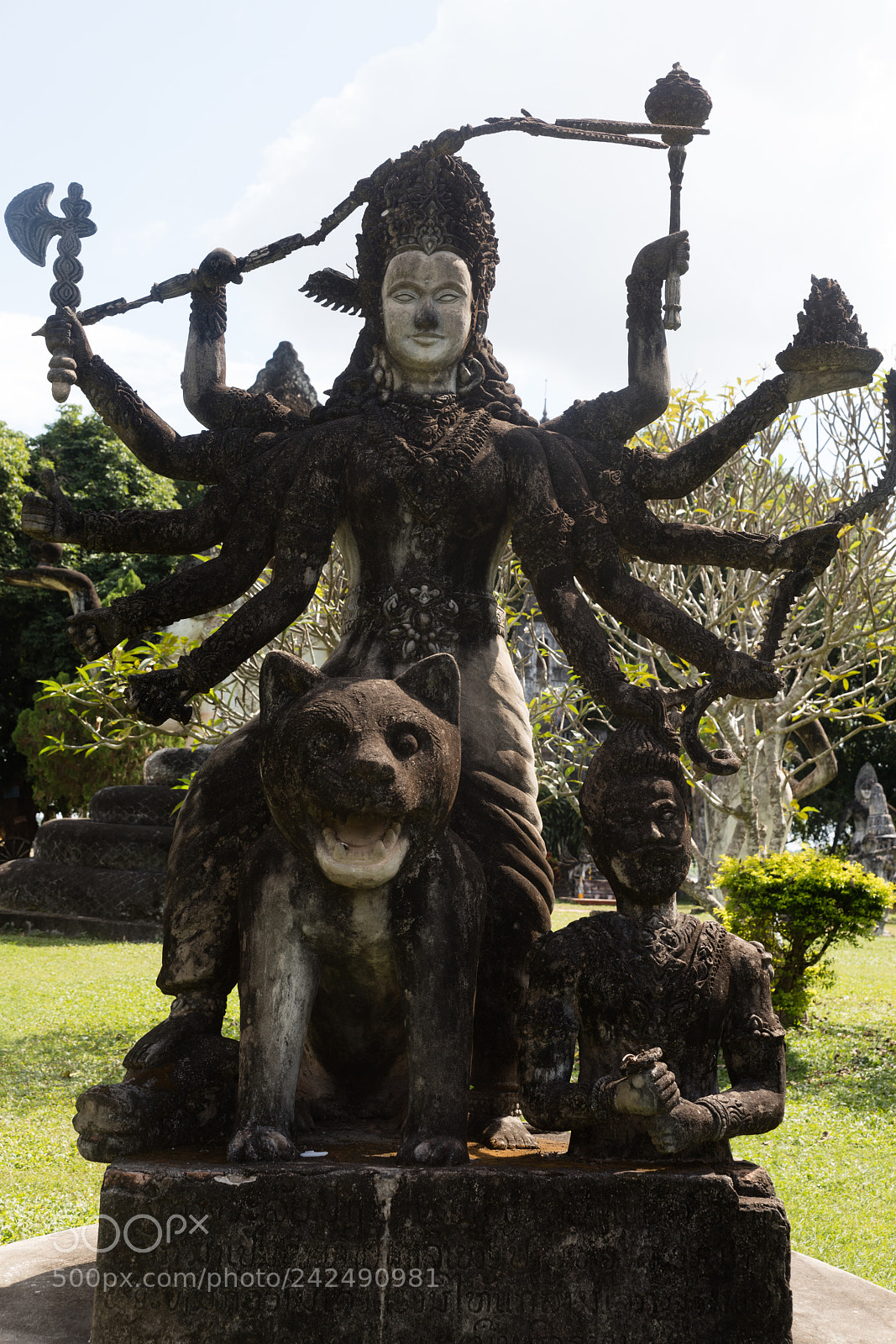 Canon EOS 5DS R sample photo. Wat xieng khuan buddha photography
