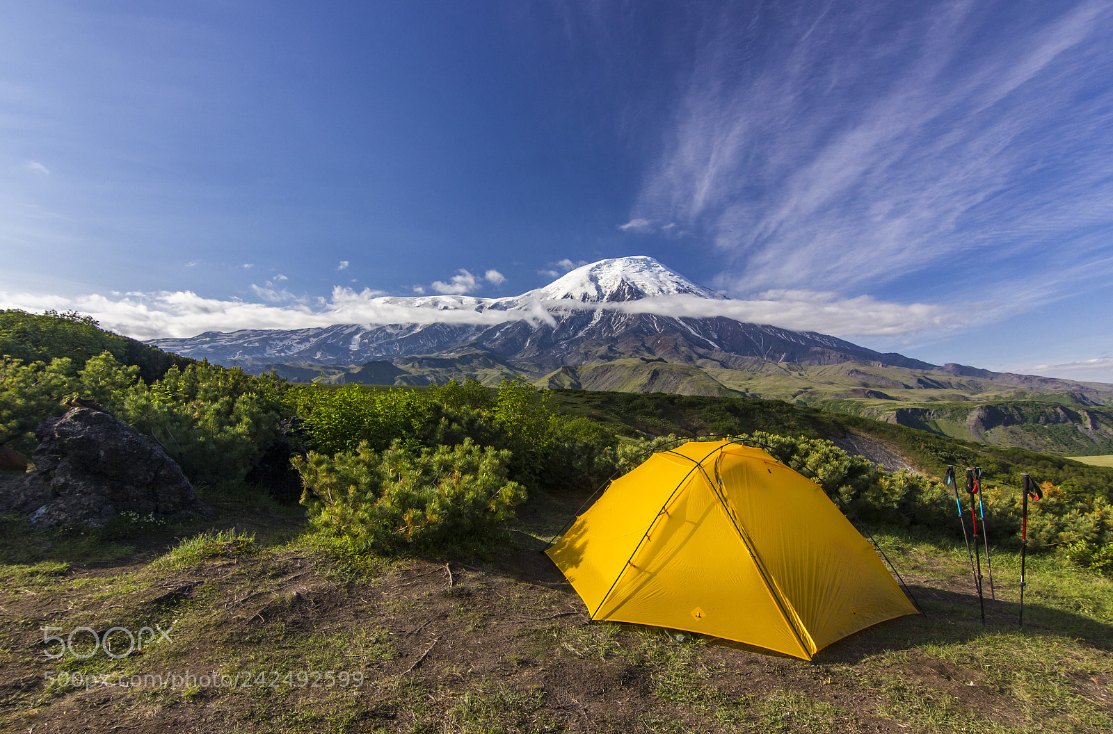 Canon EOS 550D (EOS Rebel T2i / EOS Kiss X4) sample photo. Yellow tent near volcanoes photography