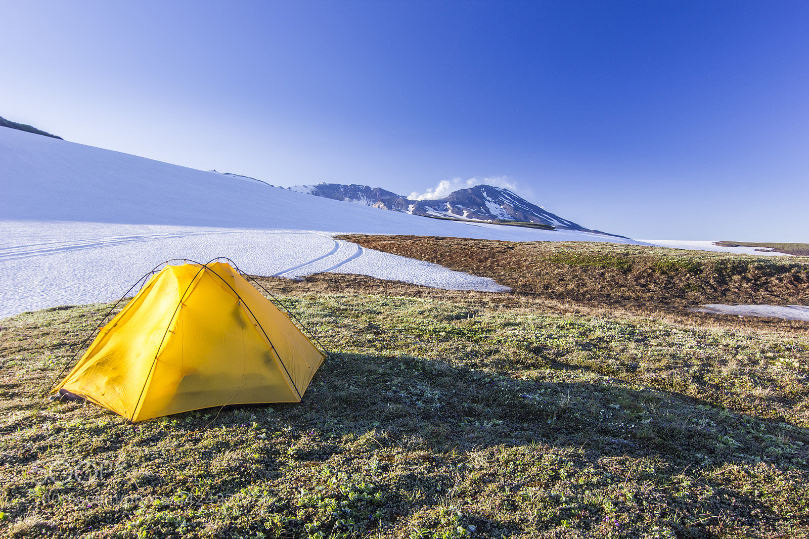 Canon EOS 550D (EOS Rebel T2i / EOS Kiss X4) sample photo. Yellow tent near volcanoes photography