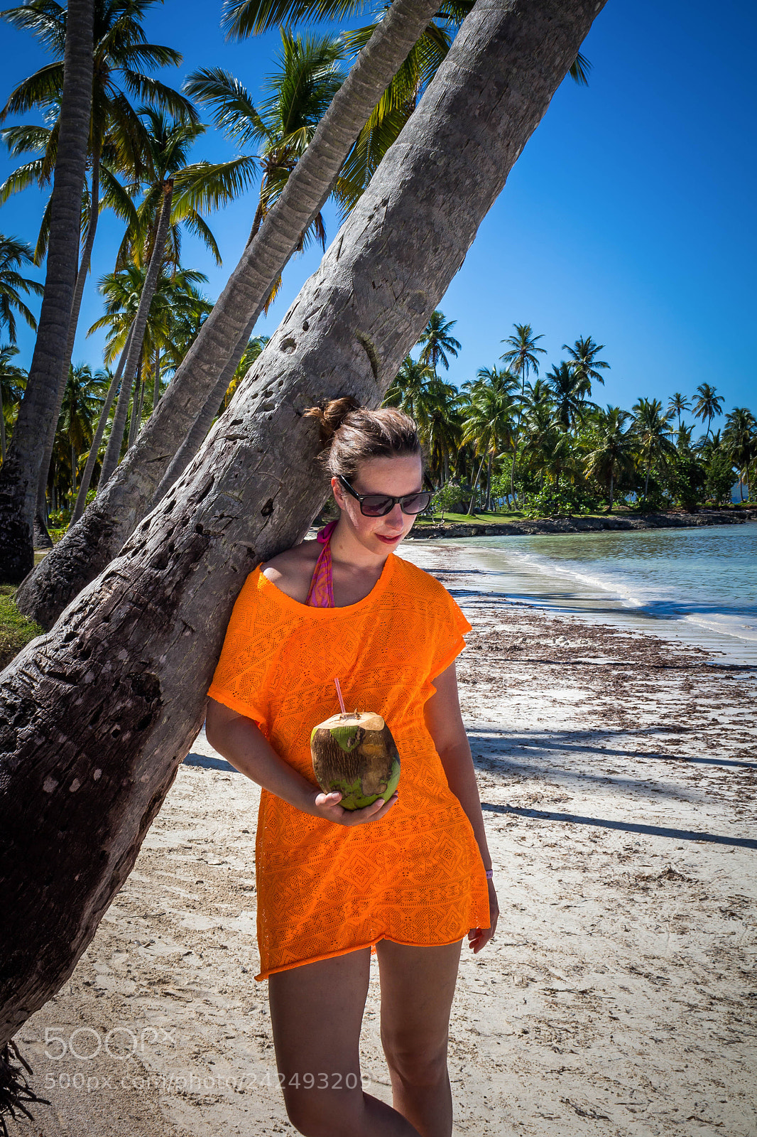 Canon EOS 650D (EOS Rebel T4i / EOS Kiss X6i) sample photo. Pose with coconut photography