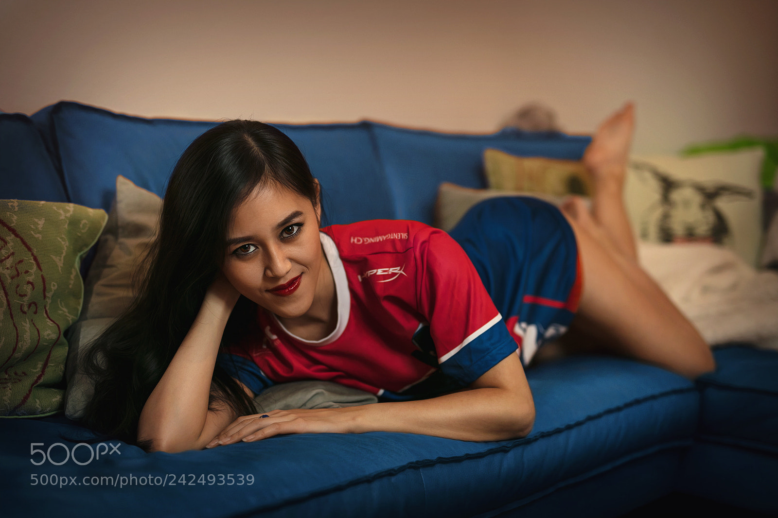 Canon EOS 5DS sample photo. On the couch photography