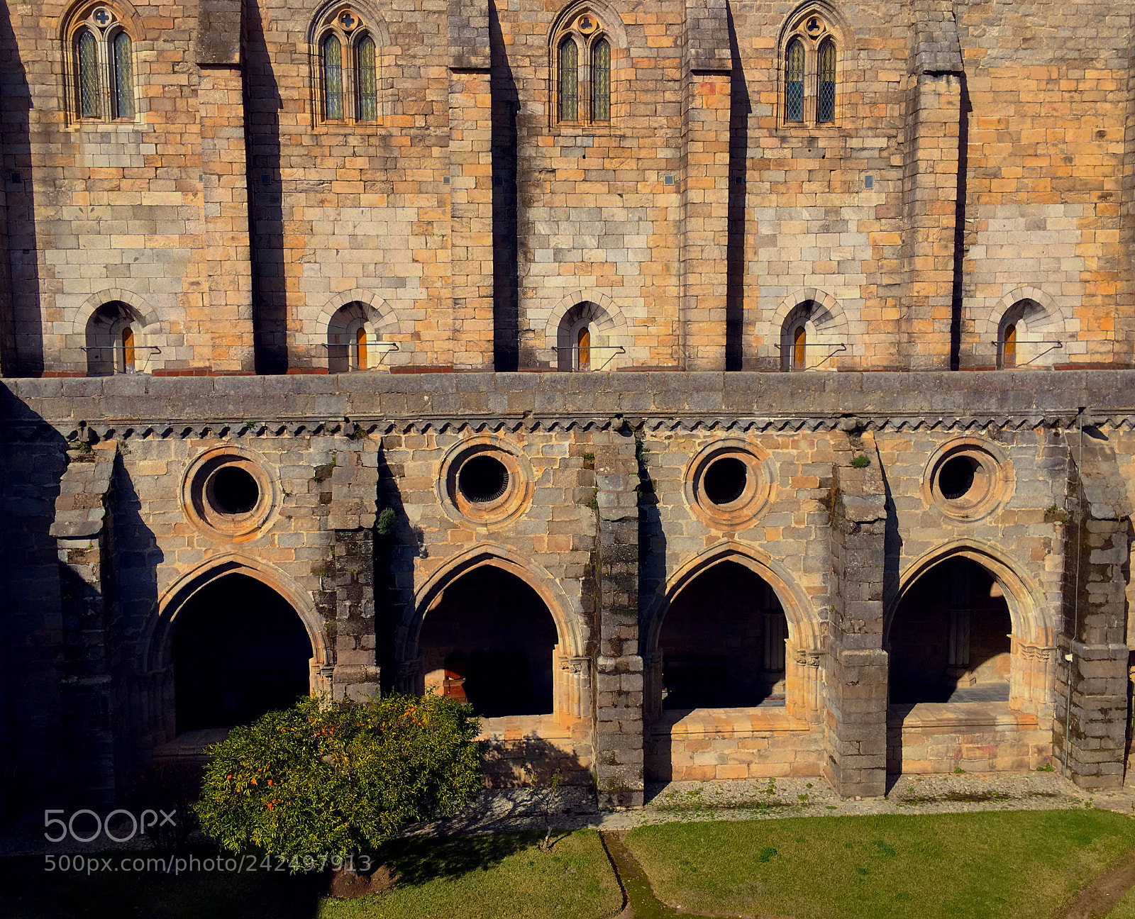 Apple iPhone 6s Plus sample photo. Claustro catedral de evora photography