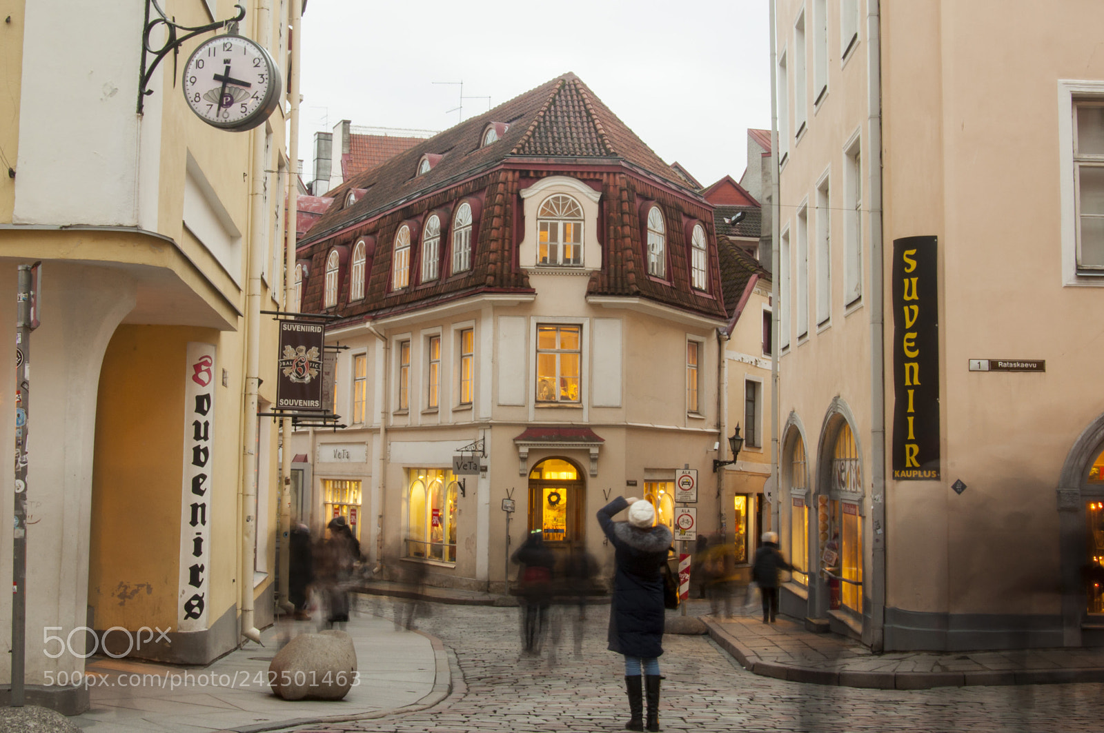 Nikon D90 sample photo. Tourist-photographer in tallinn old photography