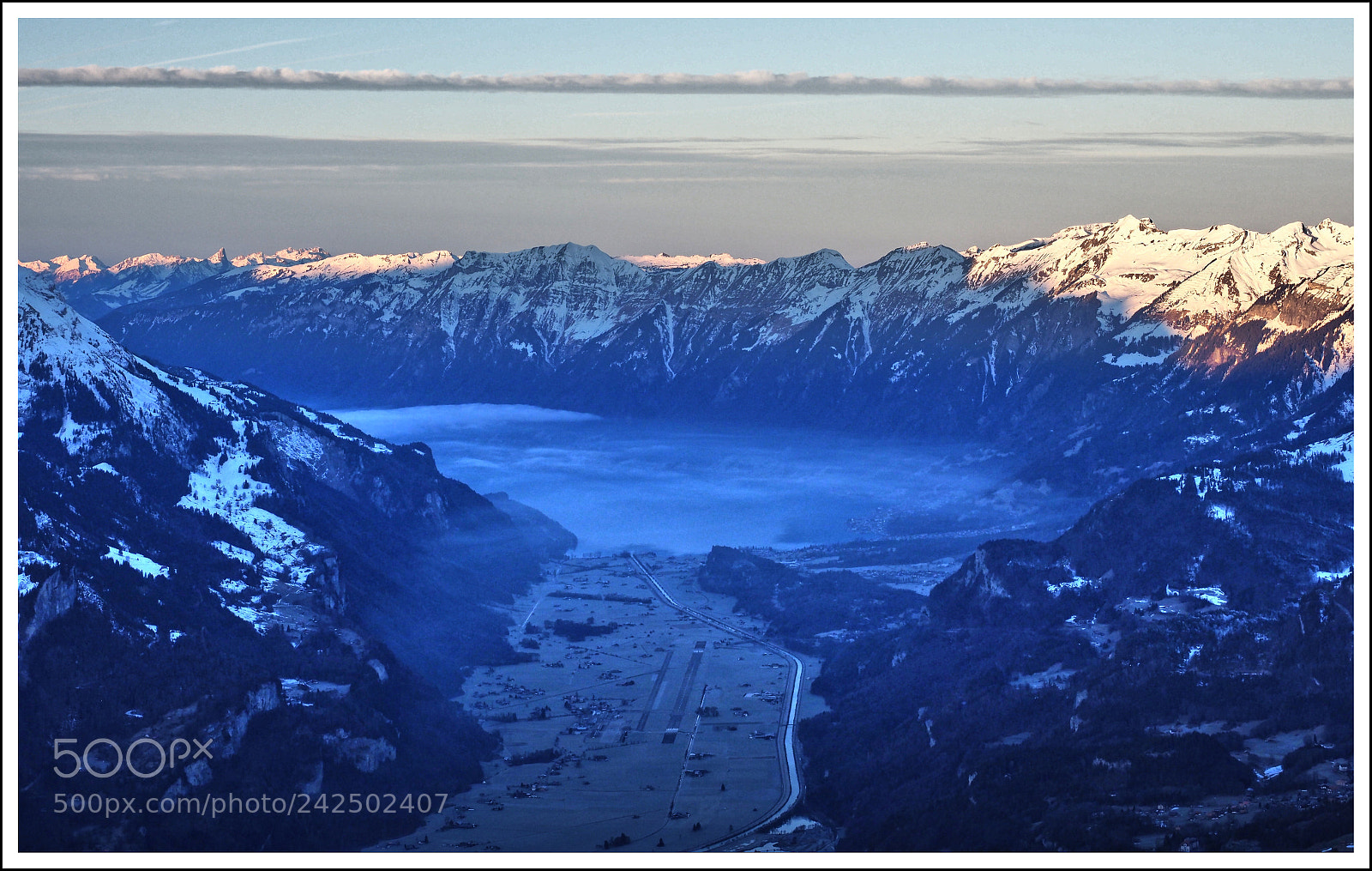 Olympus OM-D E-M1 Mark II sample photo. Nebel über dem brienzersee photography