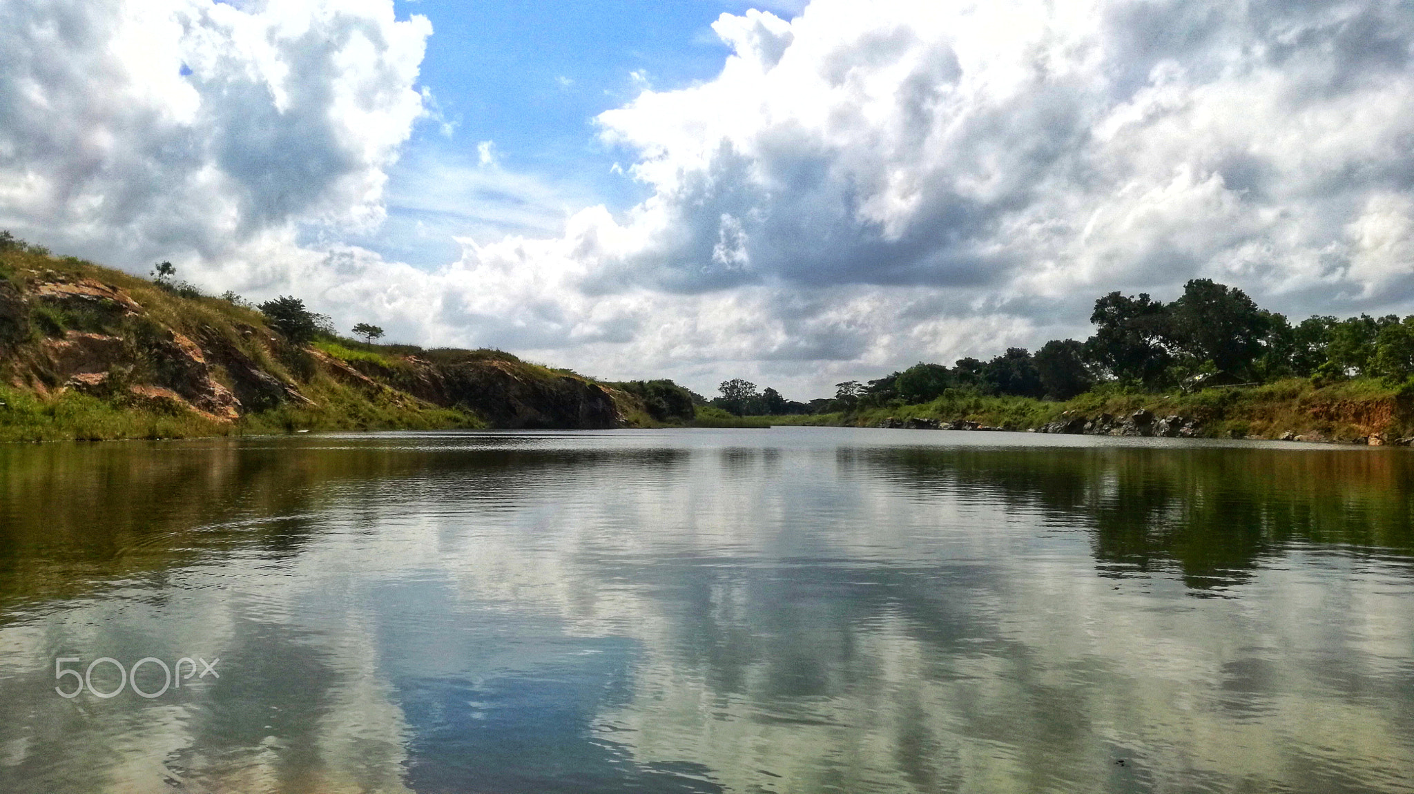 An awesome view of a lake