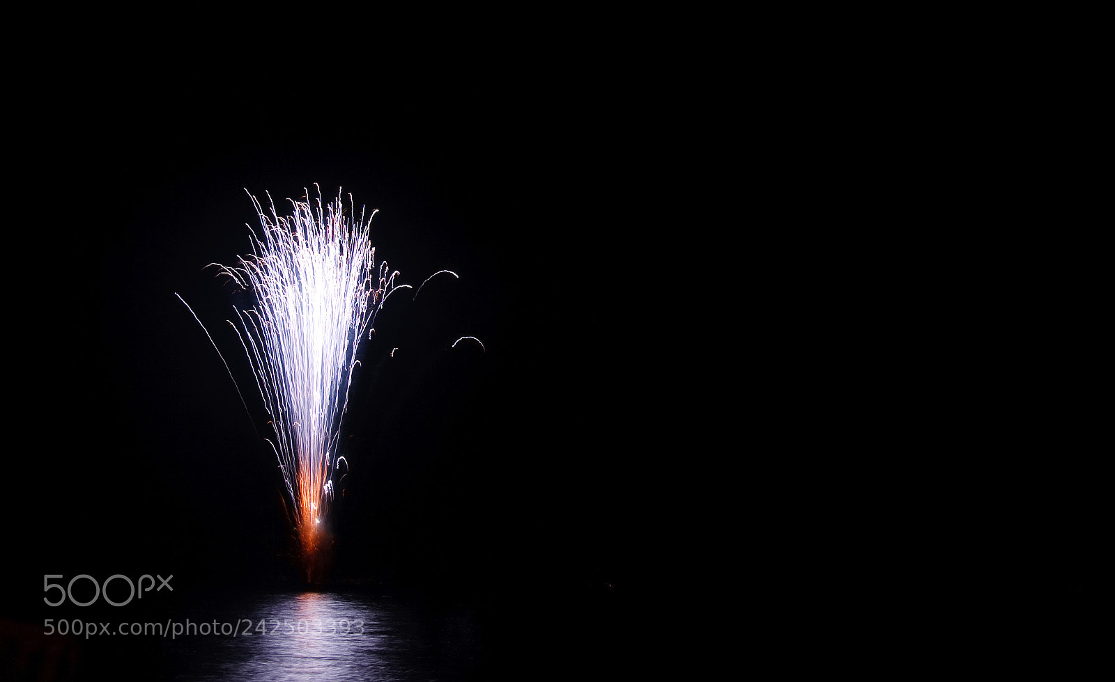 Canon EOS 400D (EOS Digital Rebel XTi / EOS Kiss Digital X) sample photo. Fireworks by the water photography
