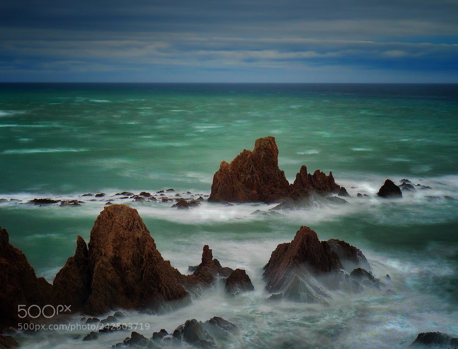 Olympus OM-D E-M5 II sample photo. Entre las rocas photography