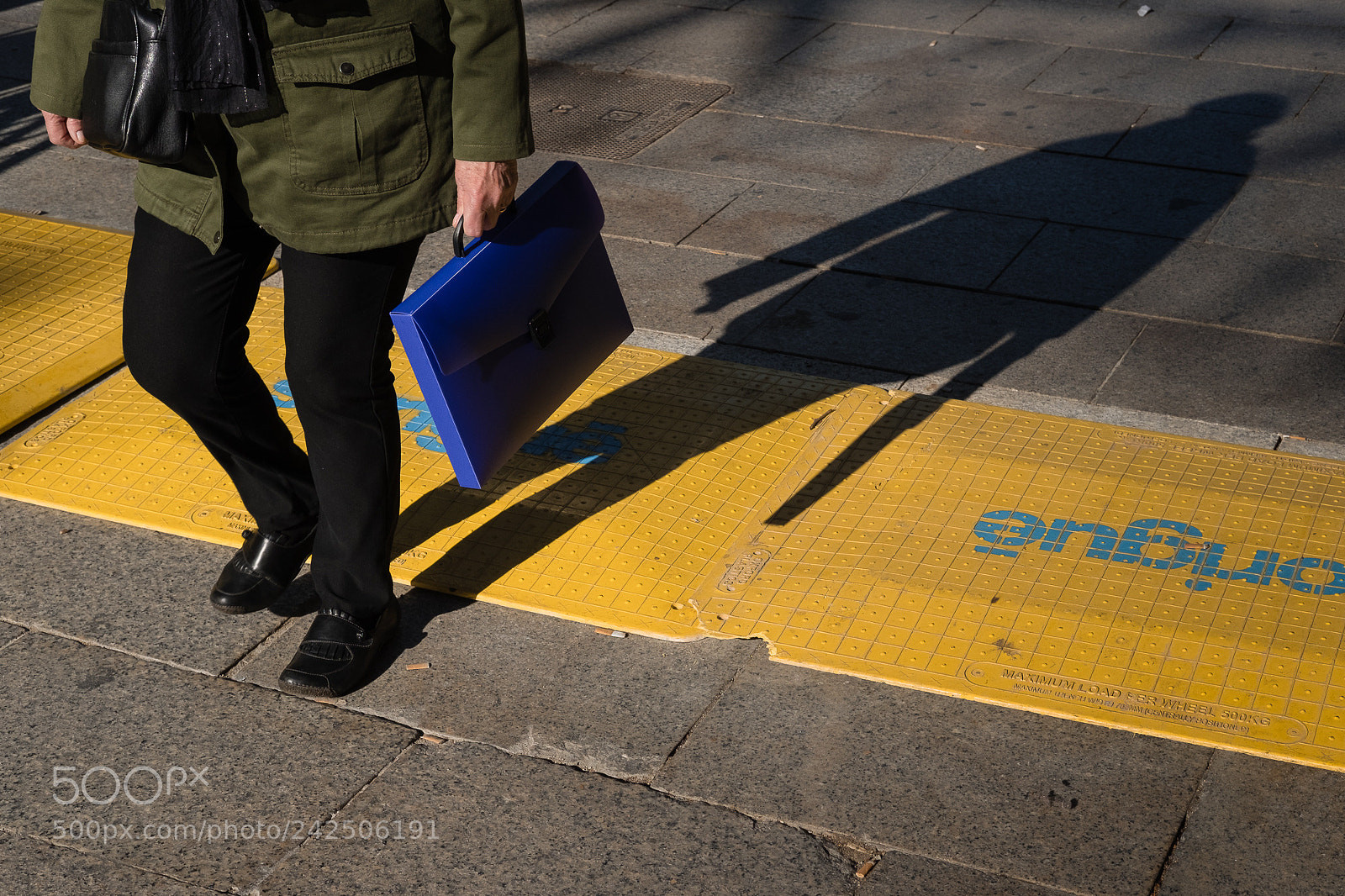 Fujifilm X-T20 sample photo. Blue suitcase photography