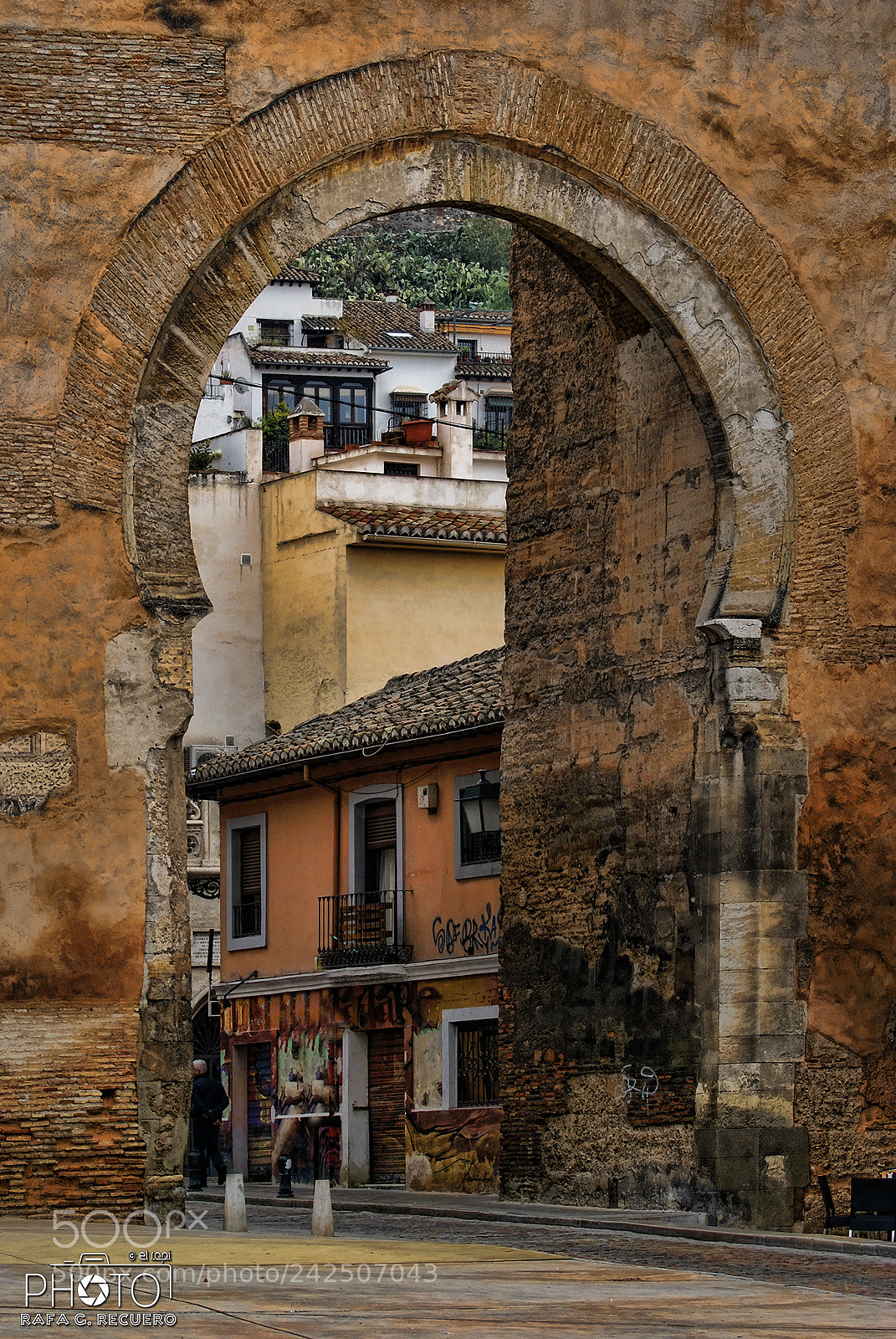 Sony Alpha DSLR-A100 sample photo. El arco de elvira. photography