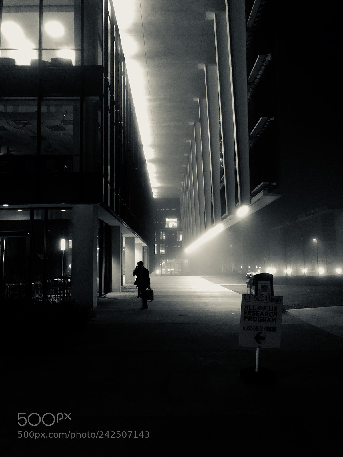 Apple iPhone X sample photo. Foogy night photography
