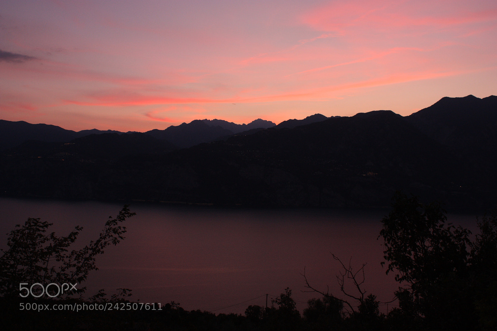 Canon EF-S 18-55mm F3.5-5.6 IS sample photo. Sunset at lake garda photography