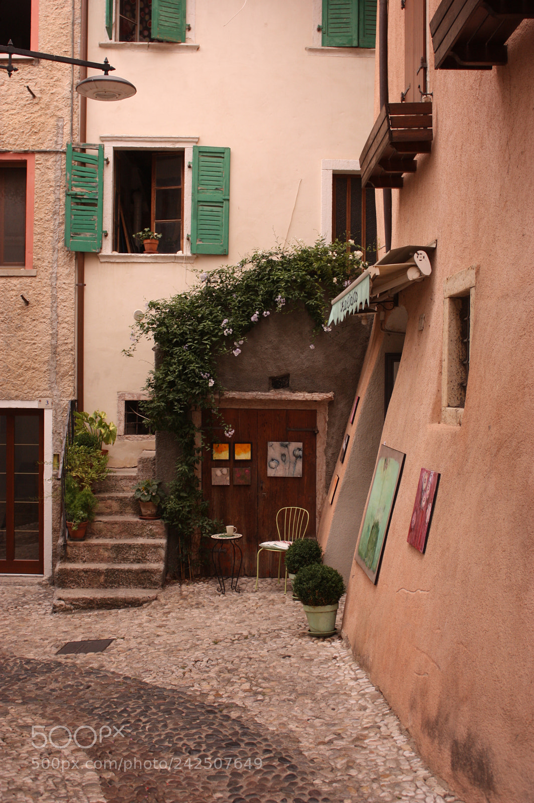 Canon EF-S 18-55mm F3.5-5.6 IS sample photo. Italian alley photography