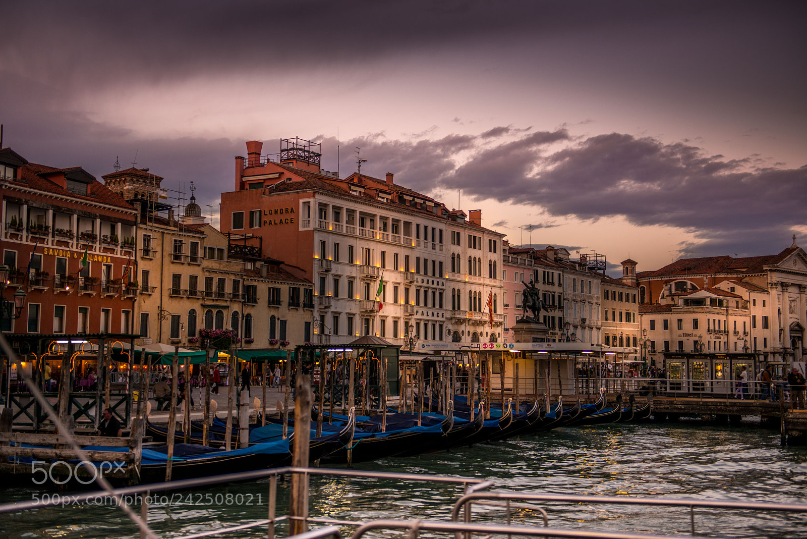 Nikon D800 sample photo. Affection with venice photography