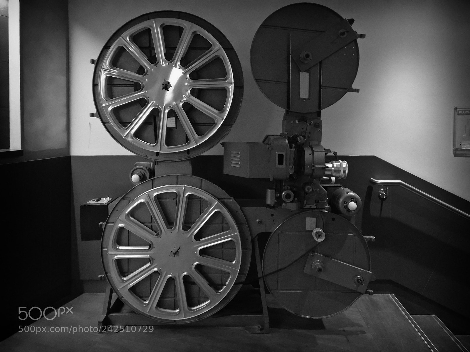 OnePlus A3003 sample photo. Bonn film projector in photography
