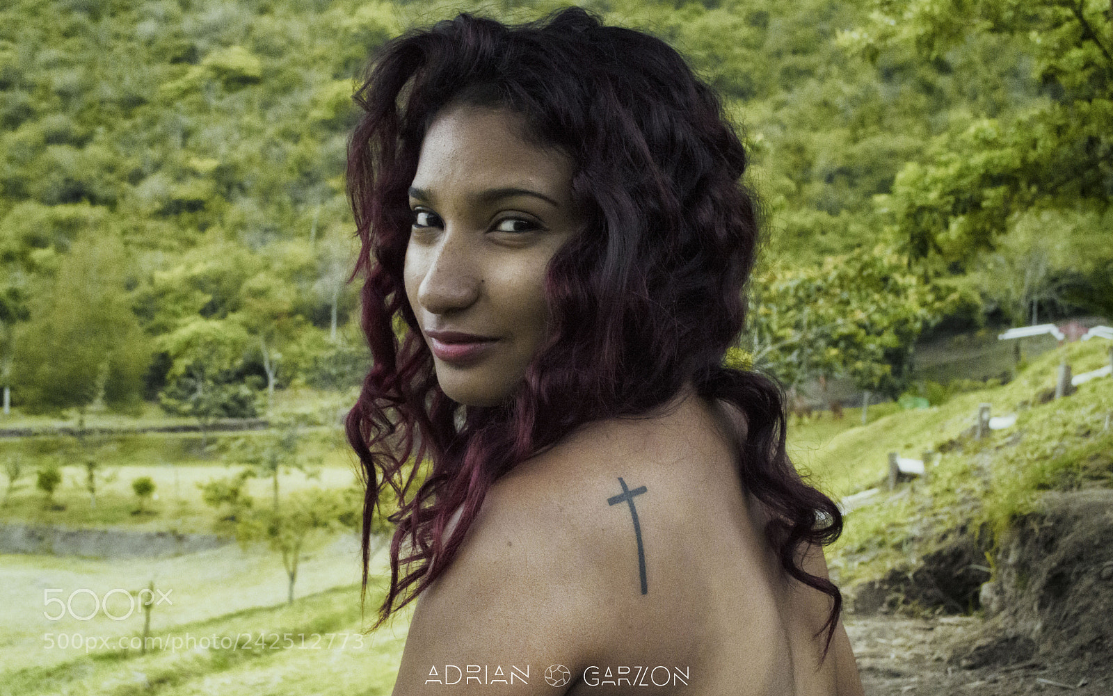 Nikon D3200 sample photo. Cross photography