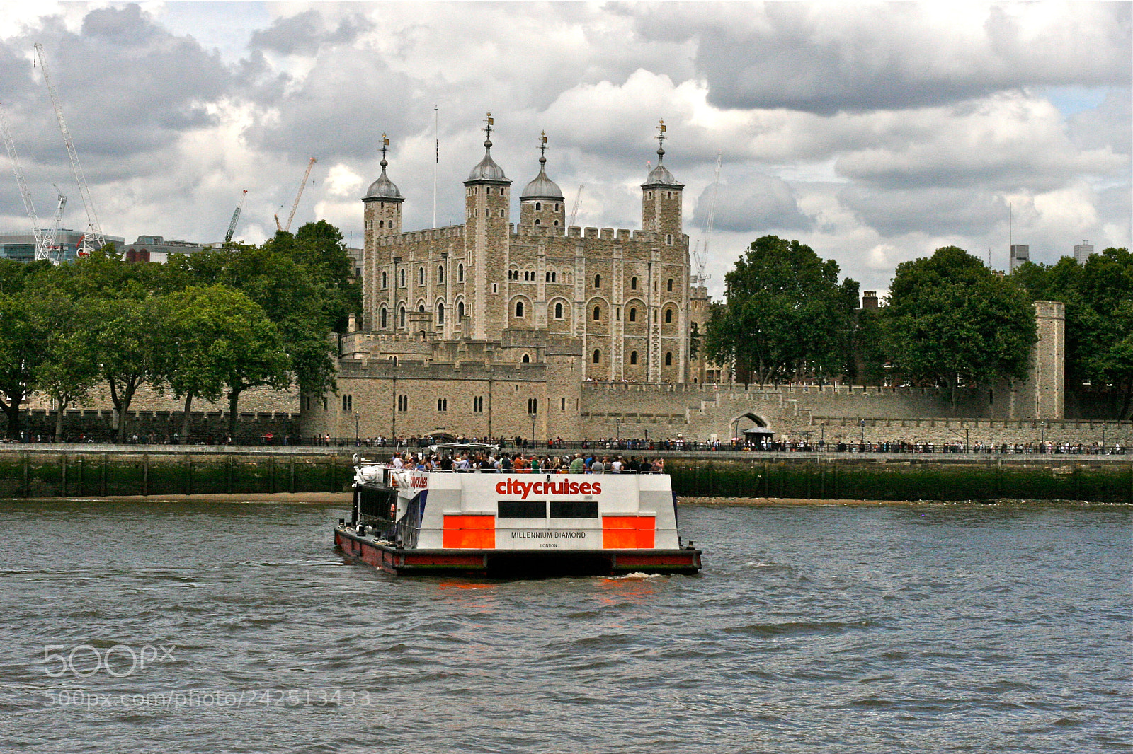 Canon EOS 30D sample photo. Tourists and the tower photography