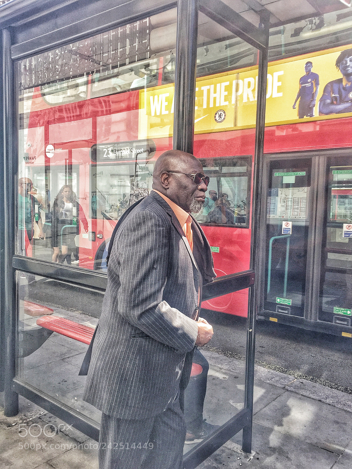 Apple iPhone 6 sample photo. Bus waiting. london, uk. photography