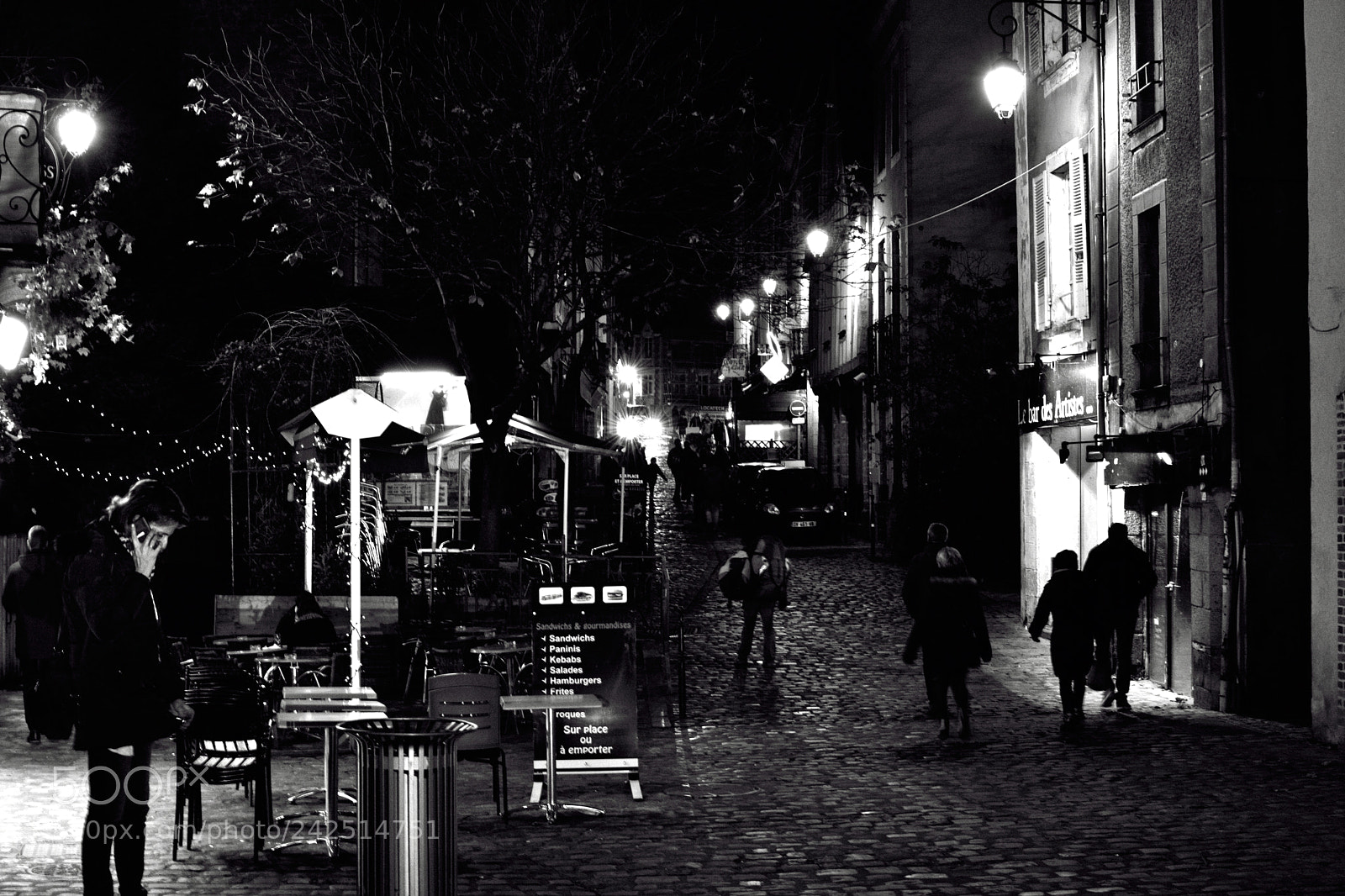 Nikon D5200 + Nikon AF-S DX Nikkor 35mm F1.8G sample photo. Laval by night photography