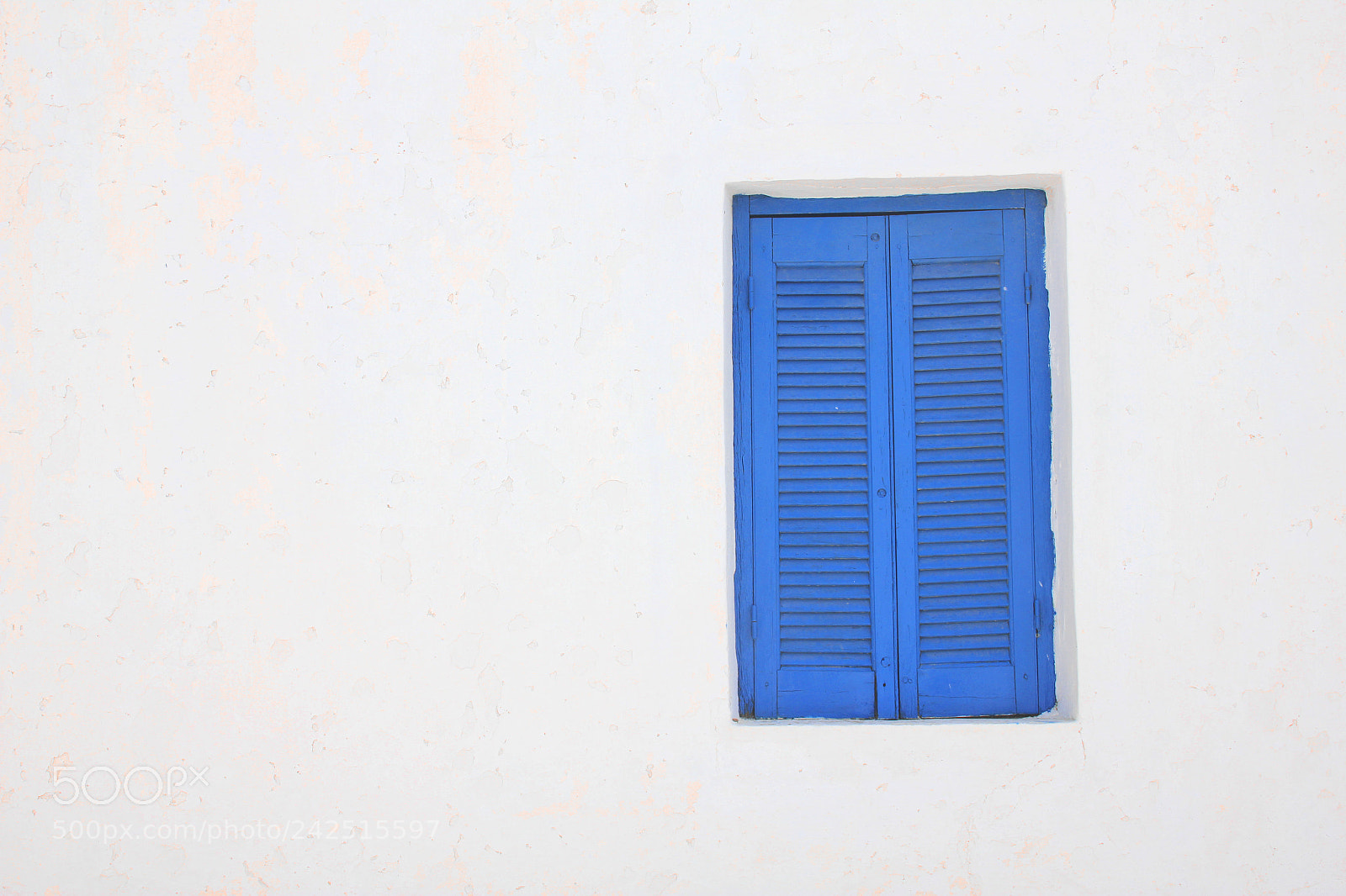 Canon EOS 550D (EOS Rebel T2i / EOS Kiss X4) sample photo. Blue window photography