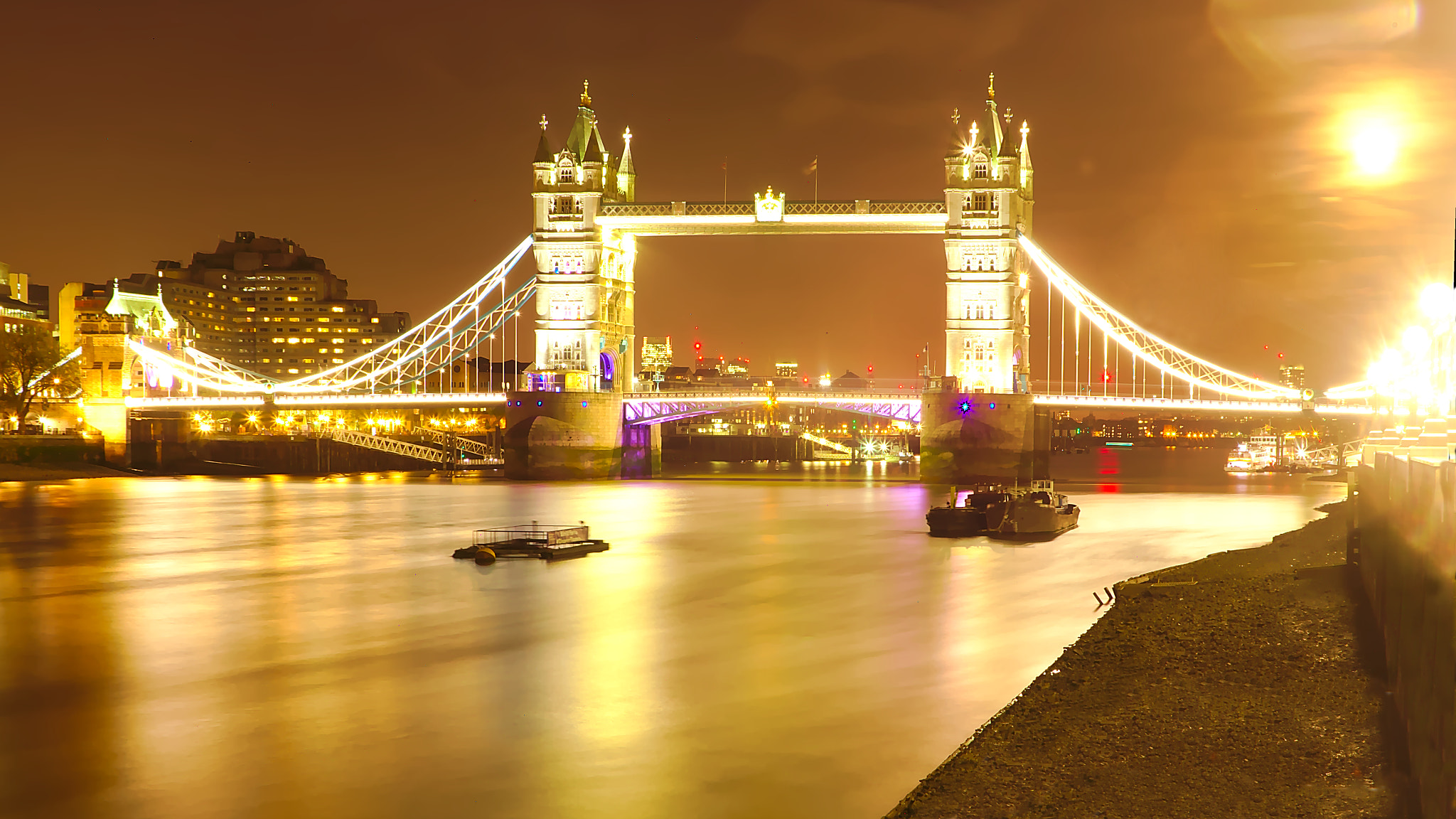 Canon EF 28-80mm f/3.5-5.6 sample photo. Golden night on tower bridge photography